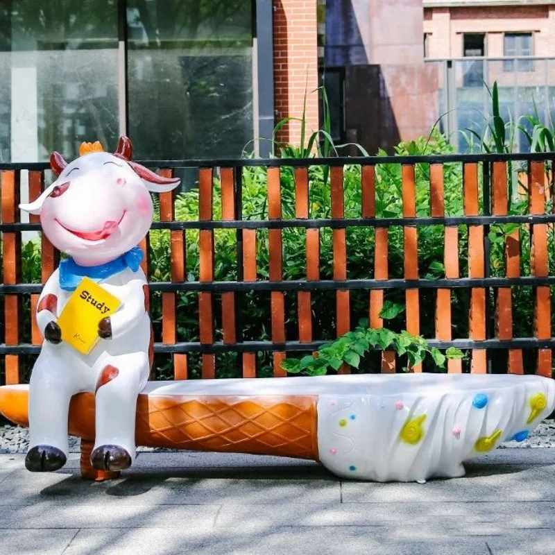 Скульптура коровы из стекловолокна