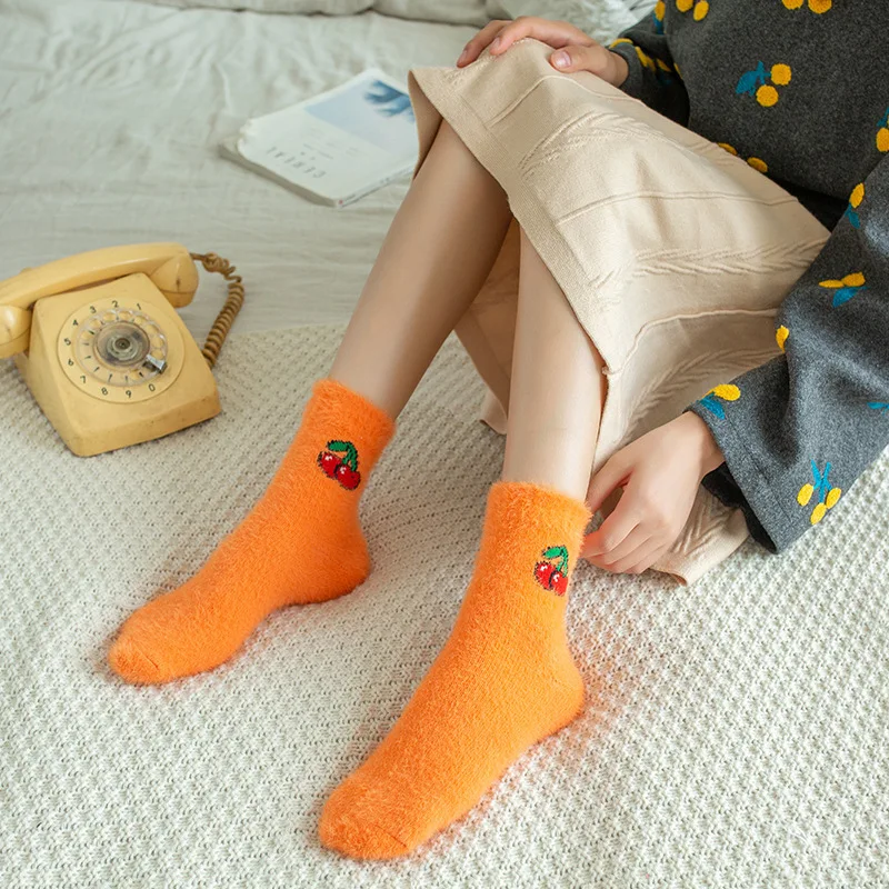 Custom High Quality Women Cartoon Embroidered Winter Indoor Warm Thick fuzzy Coral Soft Bed Sock floor socks Girls Crew Socks