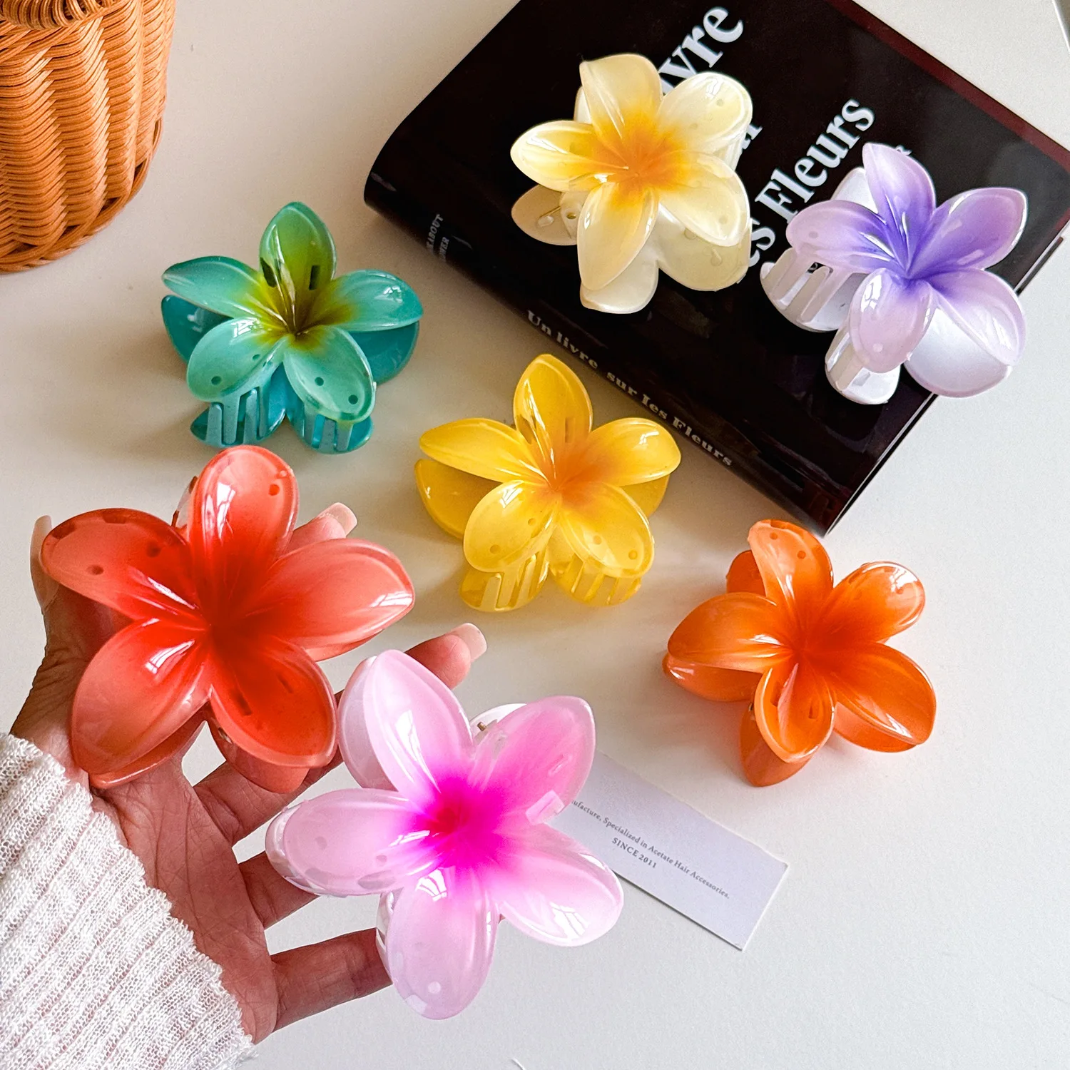 Amiee Jewelry Colorful Designer Hair Clips For Women Hair Clips Accessories Flower Shaped Hair Clips