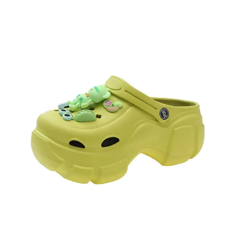 Wholesale summer new thick-soled clogs shoes cartoon design anti-slip couple garden shoes at a good price