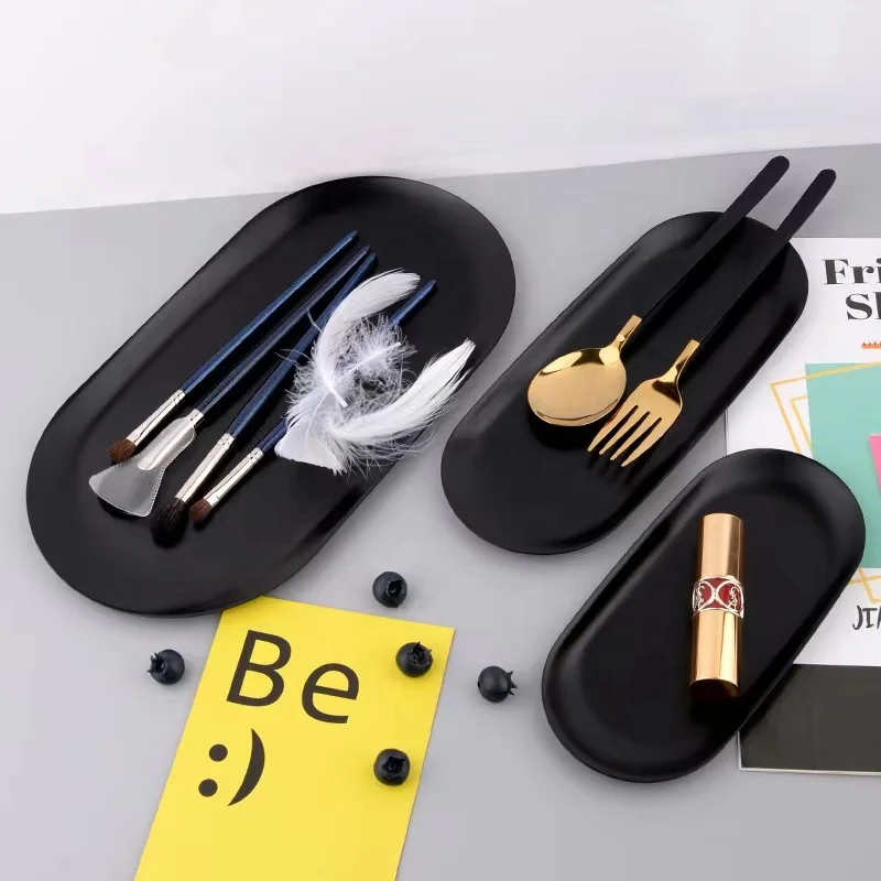 oval metal trays (24)