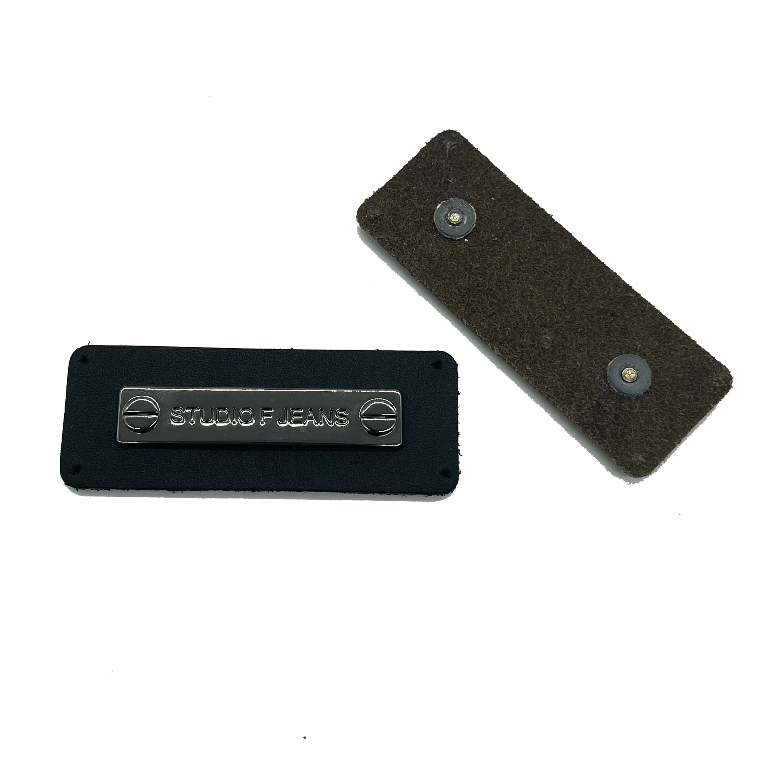 Резиновые этикетки с логотипом на заказ с металлическими буквами