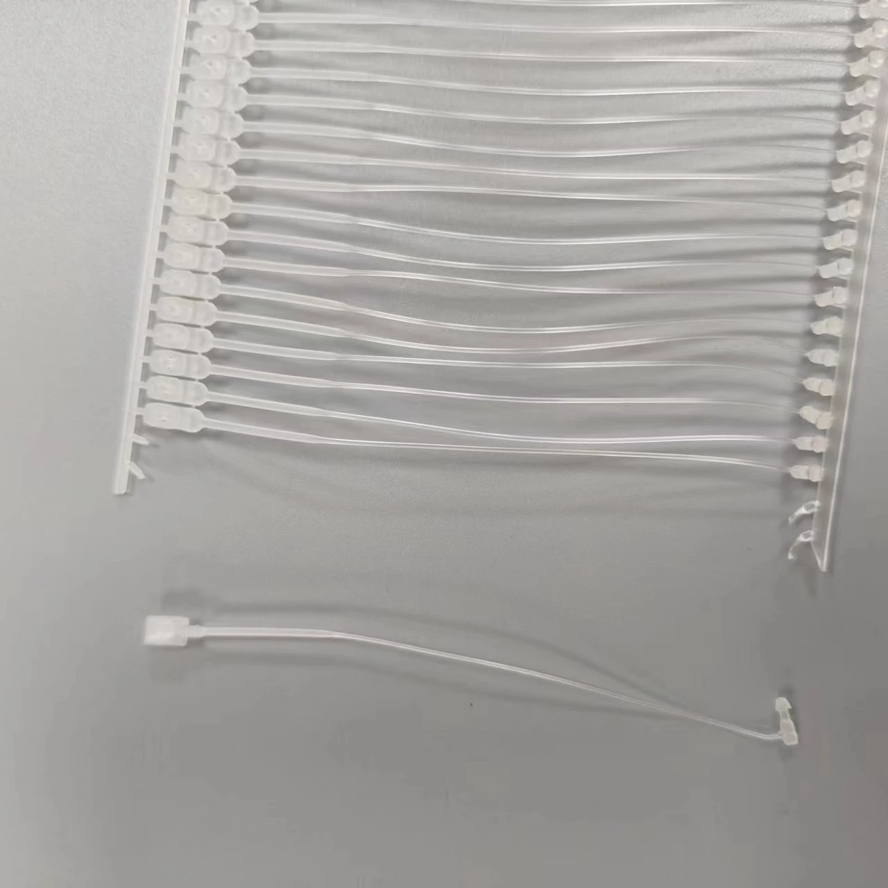 plastic lock loop pin for garment tag fasteners Plastic loop lock tag pin for hanging price label factory direct customized