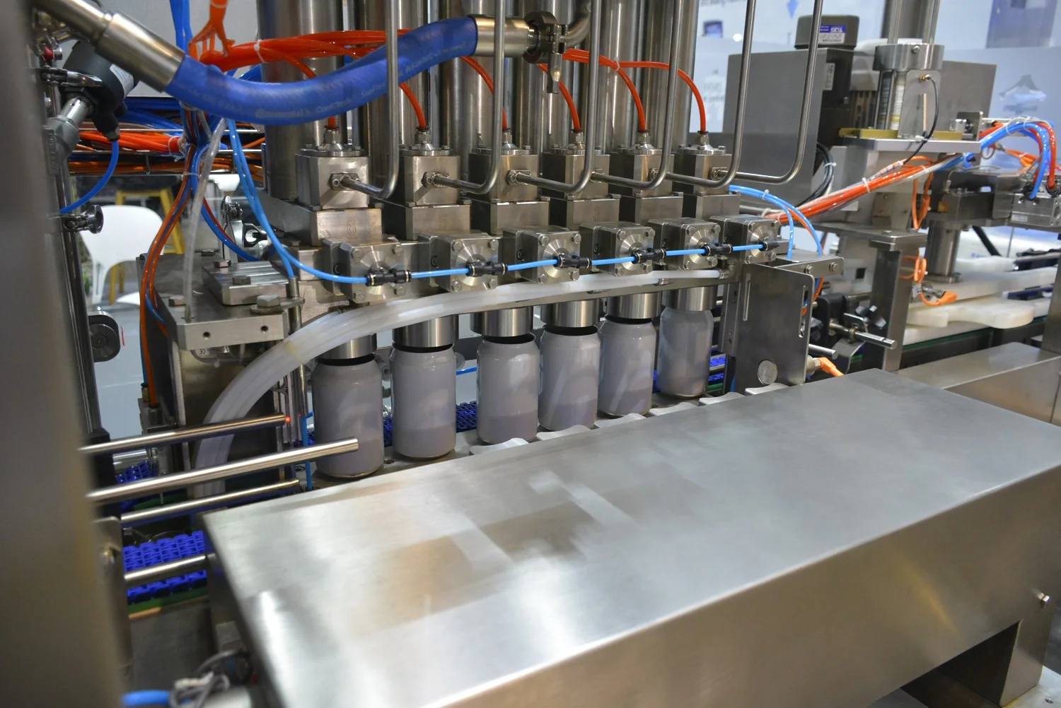 
The Small Footprint Fully Automatic Aluminum Cans Beer Cans Filling And sealing machine For 330ml 550ml 