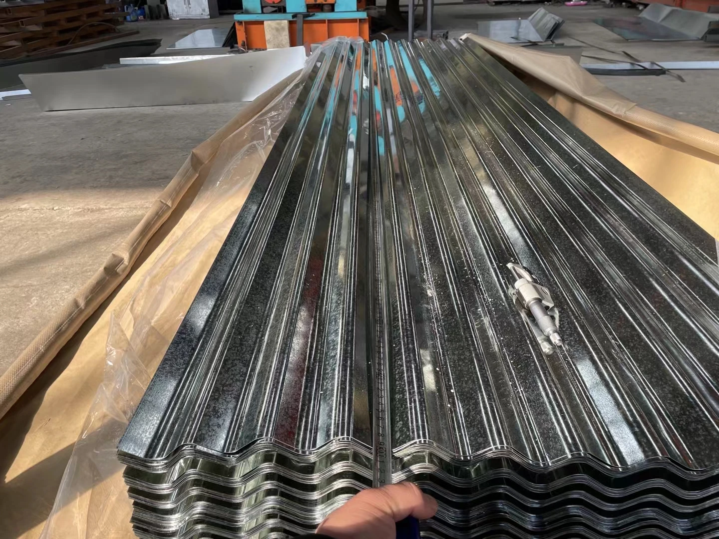 Синий цвет az150 aluzinc гофрированные стальные кровельные листы IBR 4 стальной кровельный лист для Чили