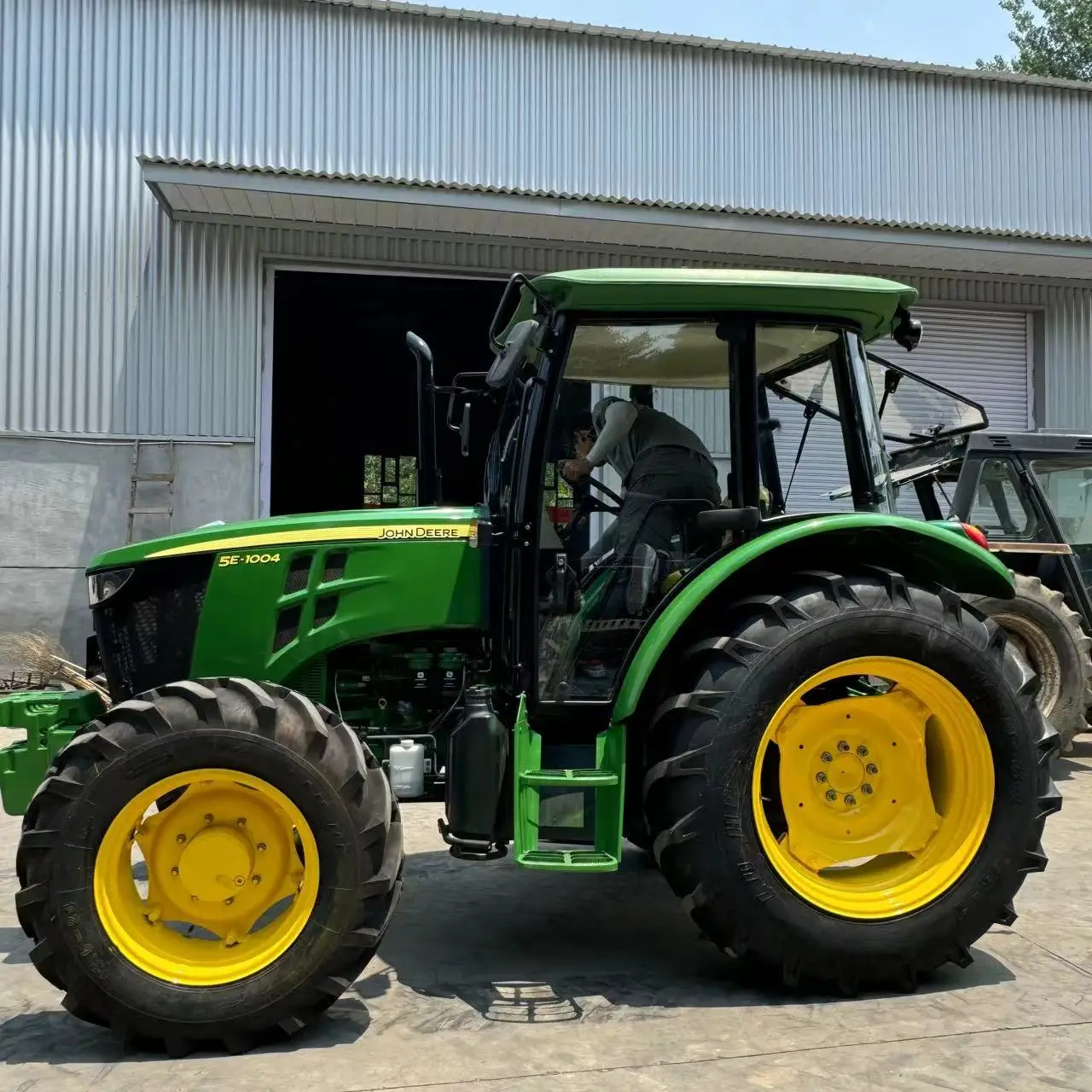 Заводская поставка подержанного сельскохозяйственного трактора Deere 100HP 5E1004