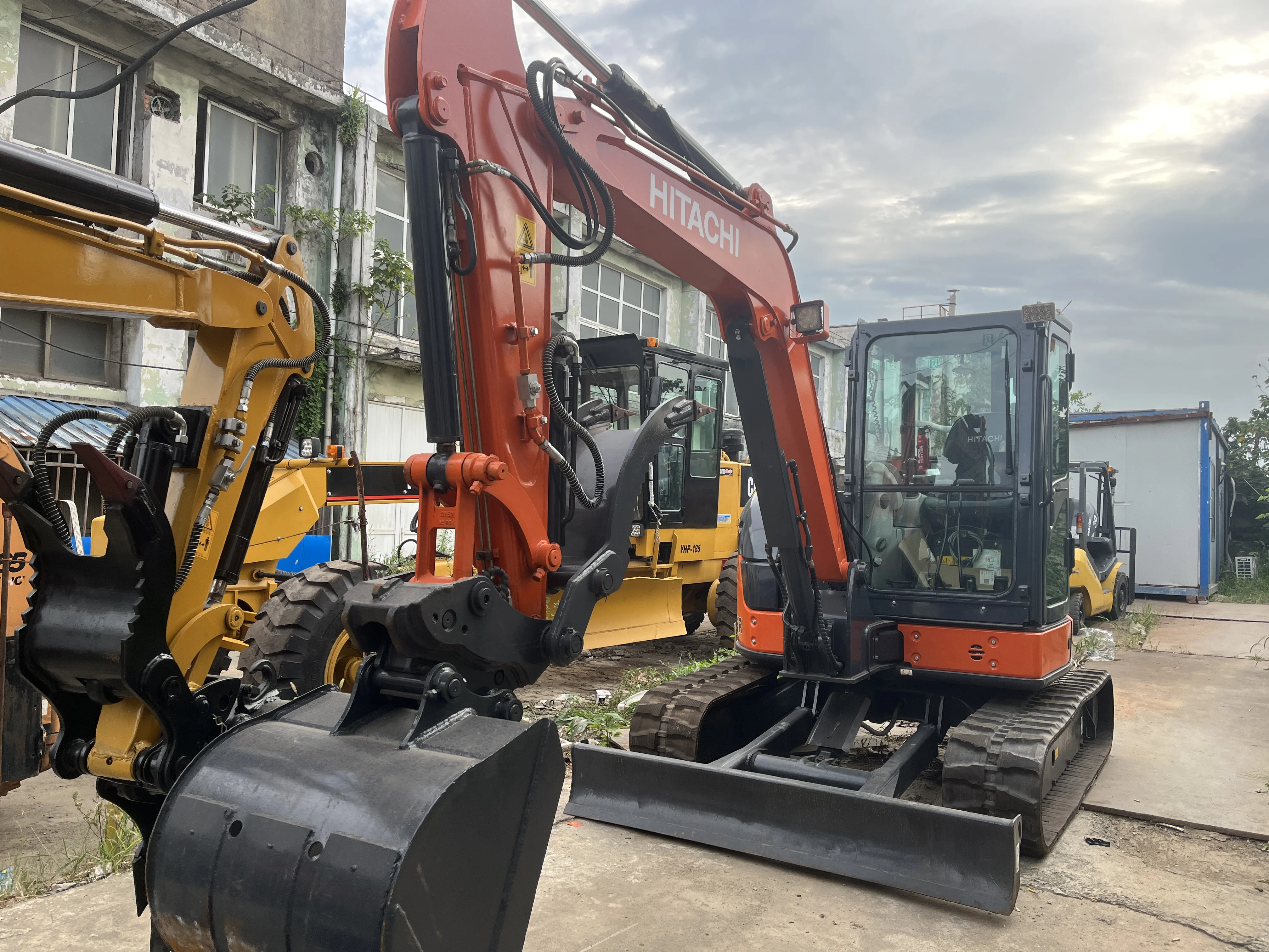 Hitachi Zaxis 55 Japan Used  5.5 ton Hitachi zx55/zx55u/zx55us/zx55usr Mini Excavator Rubber Track Digger for Sale