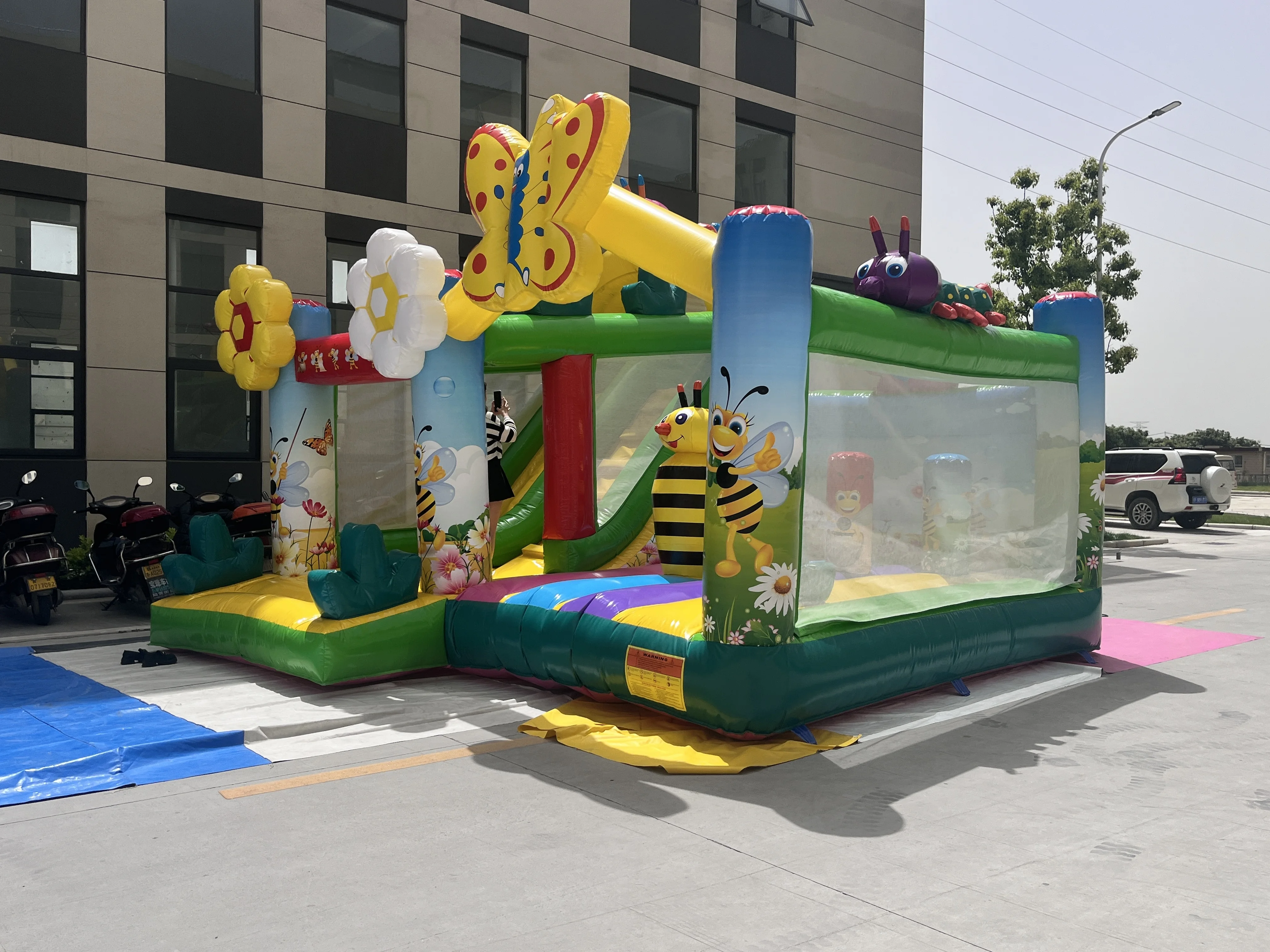 Factory customized garden bee forest bouncy castle