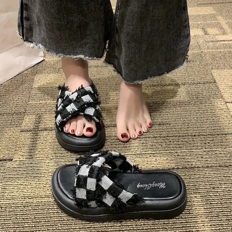 New sneakers fashionable Checkered Cross Flat Bottom Thick Sole Color Block Wearing Cool Slippers Outside Slippers for Women