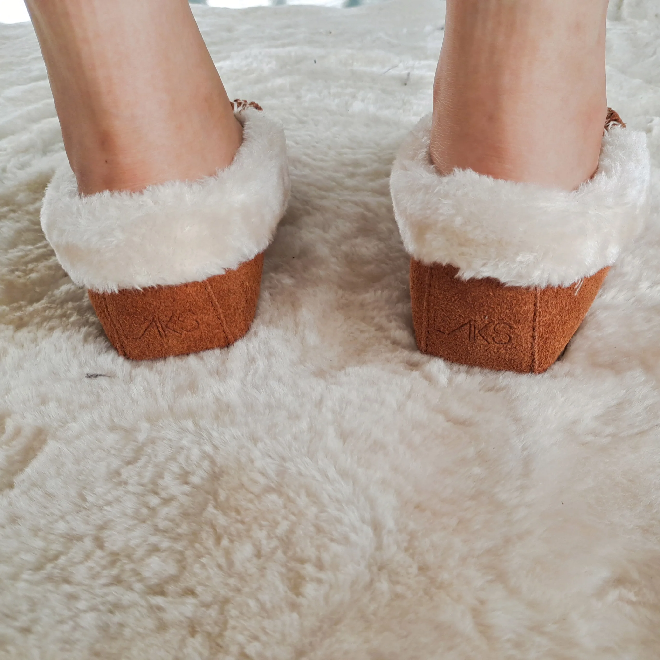 Factory Good Quality Women Warm Wool Felt Anti-Skid Button Fur Winter Women Boots