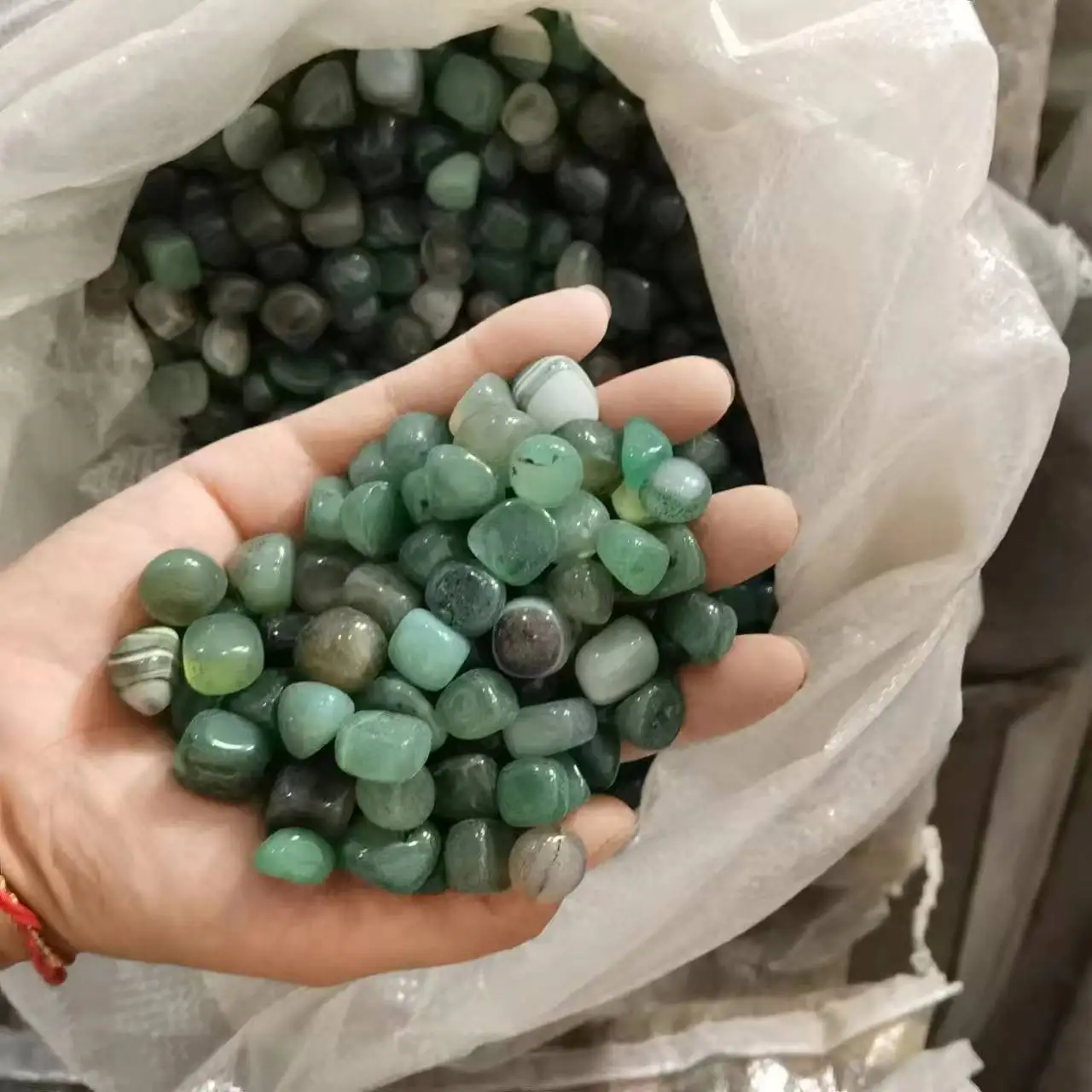 High quality onyx decorated Purple Rolling Stone Wholesale Gemstone cobblestone for healing decorative gardens