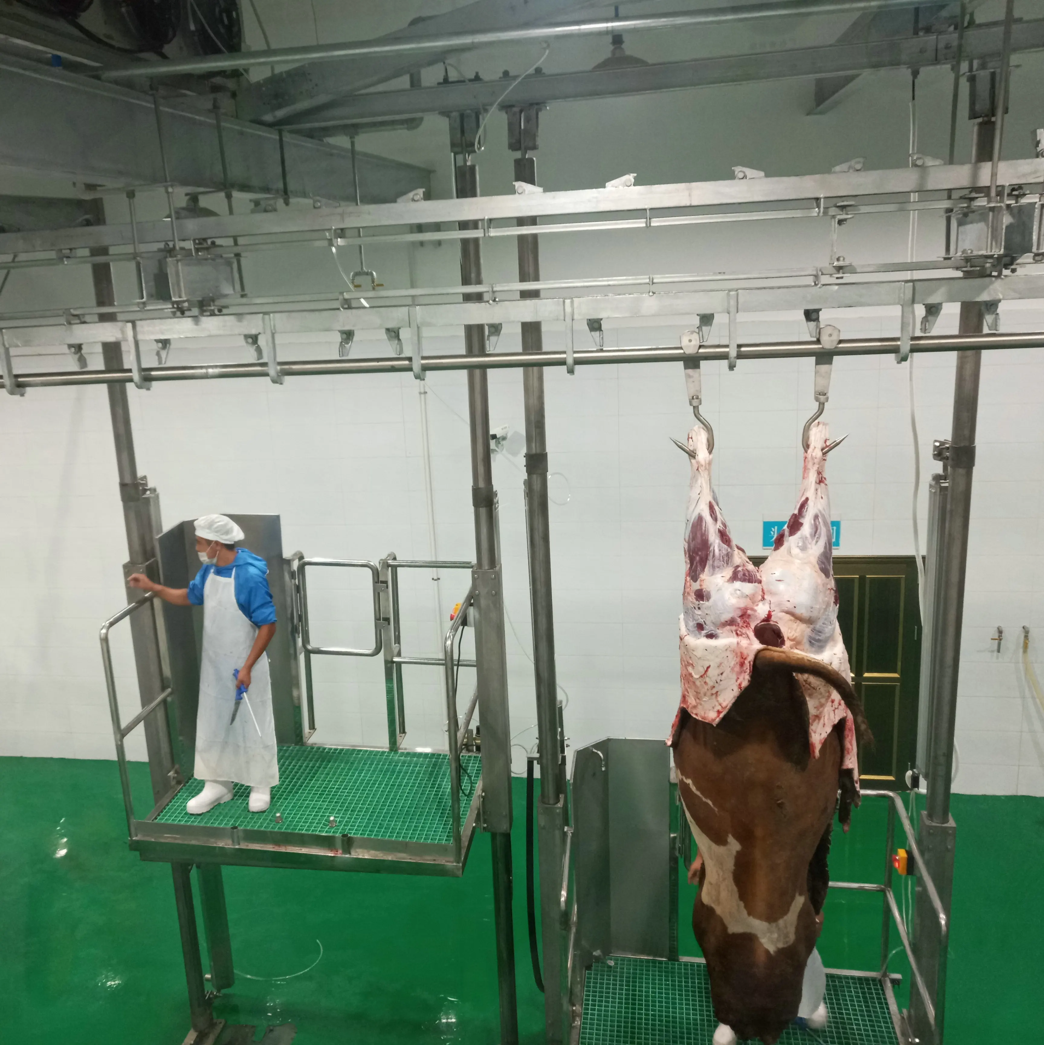 Easy operate cow slaughtering equipment