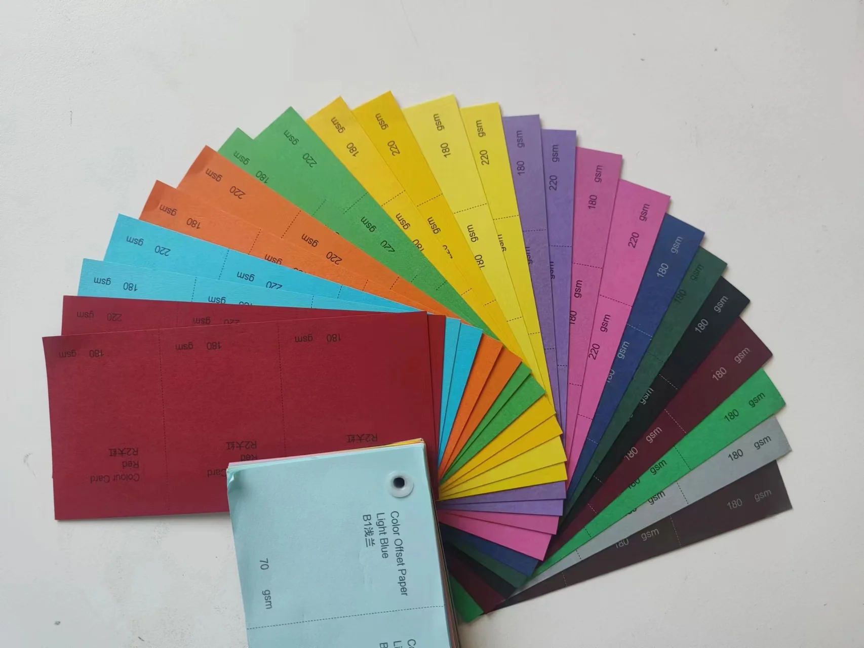 Competitive Price 70g 80g 110g 150g 180g 220g A4  A3 Colored Sheets Arts Craft Color Printing Hard Cardboard color Paper