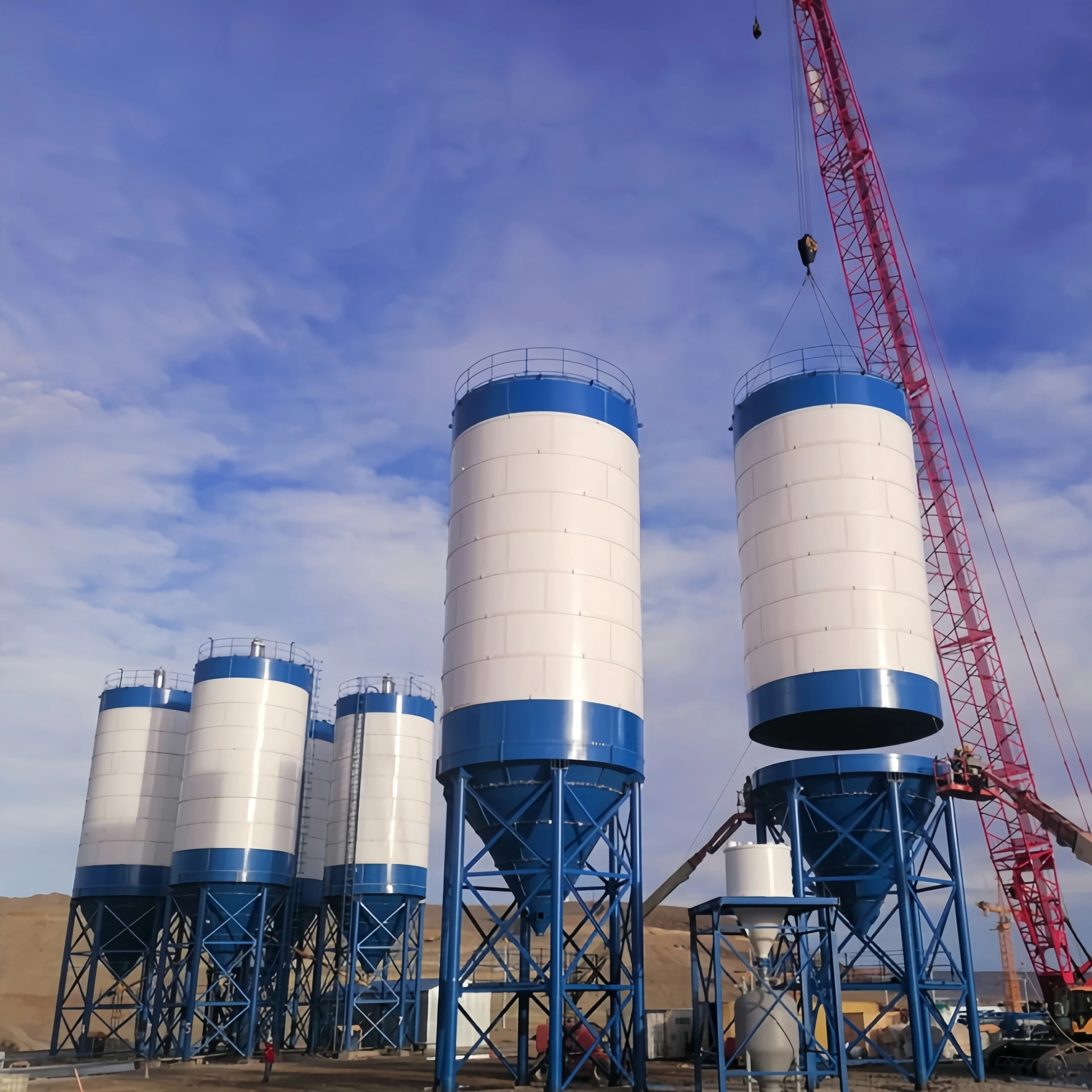 Reinforced Vertical 100 Ton 500 Ton Bulk Cement Tank Powder Silos assembled at Construction Site