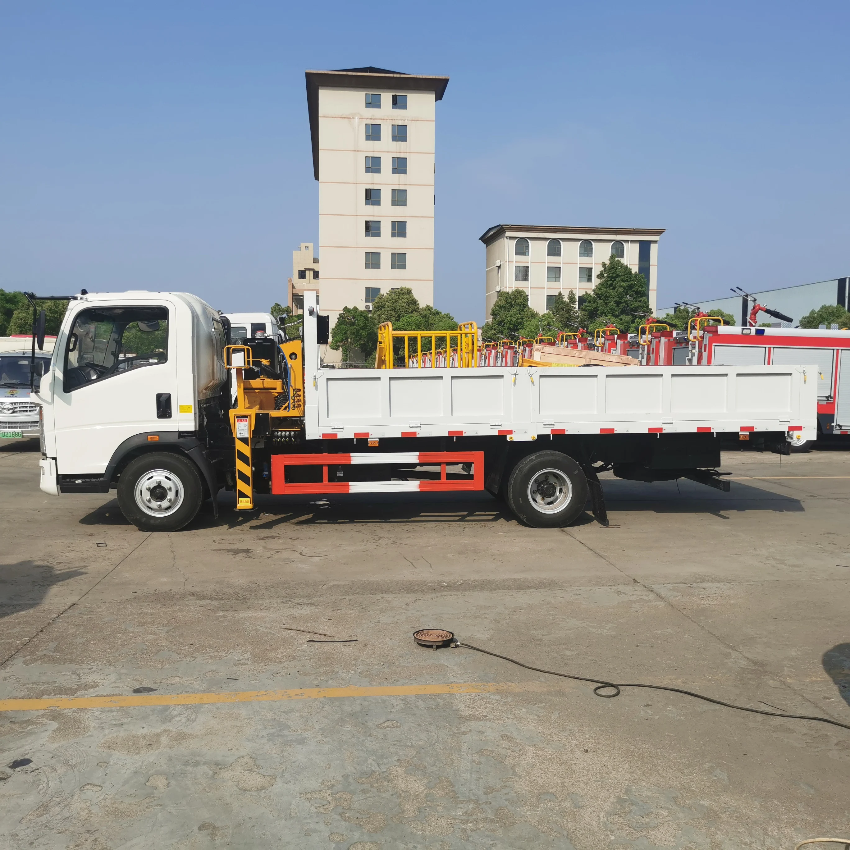Cheap price good quality famous brand 5tons 6tons 7tons boom arm crane truck