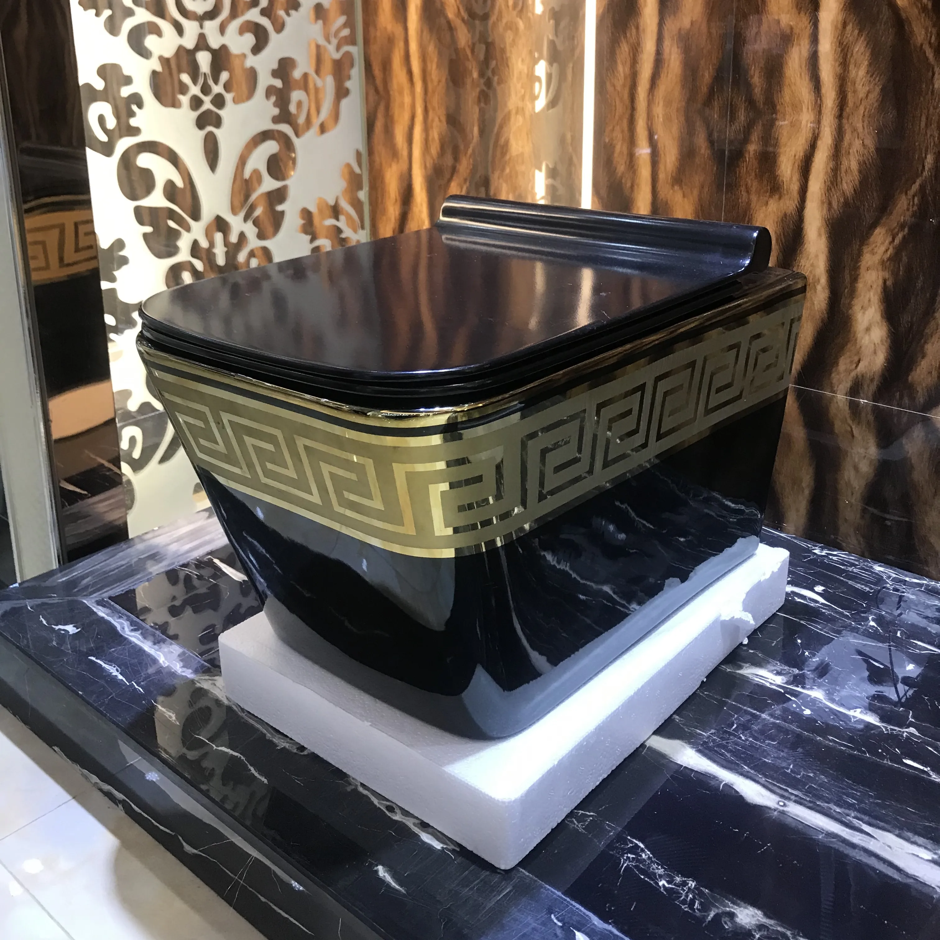 Black golden wall mounted hanging toilet bowl ceramic bathroom luxury gold plated wall hung toilet