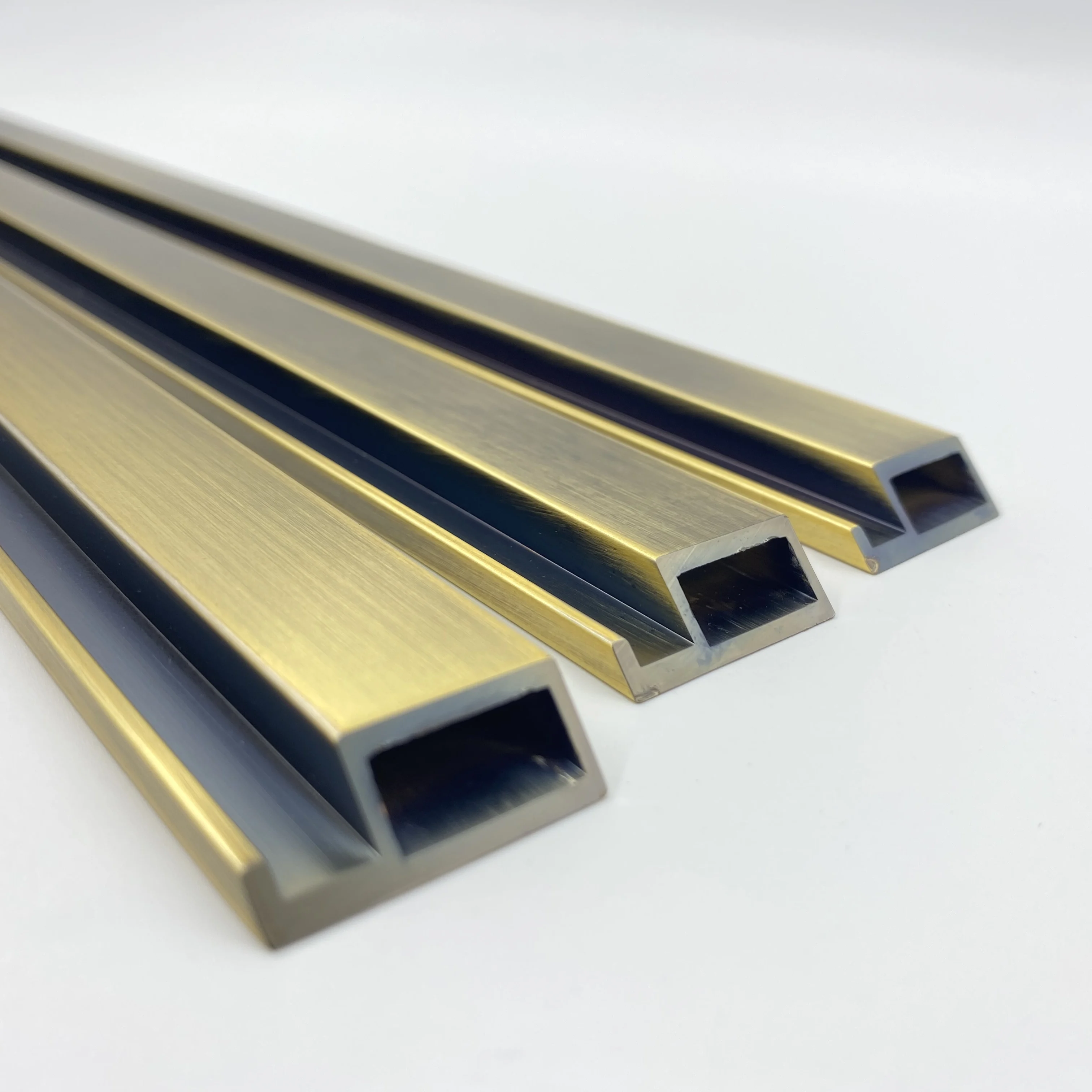 China Best Price Picture Acrylic Metal Gold White New Fashion Aluminum Gift Photo Frames