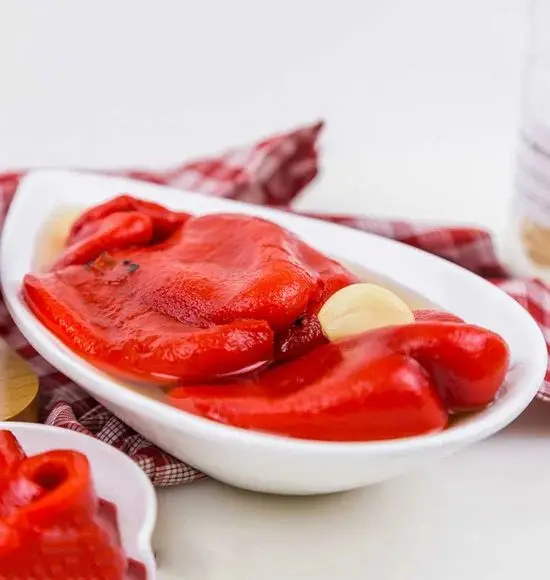 Fresh Taste Natural Product oem brand vegetable Roasted pickled sweet pepper whole in jars