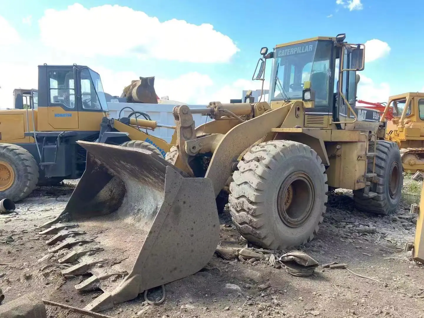 High Quality and Affordable CAT 966e 966g 950g Cheap Second-hand Loader Prices Are Cheap 2024 Earthmoving Machinery