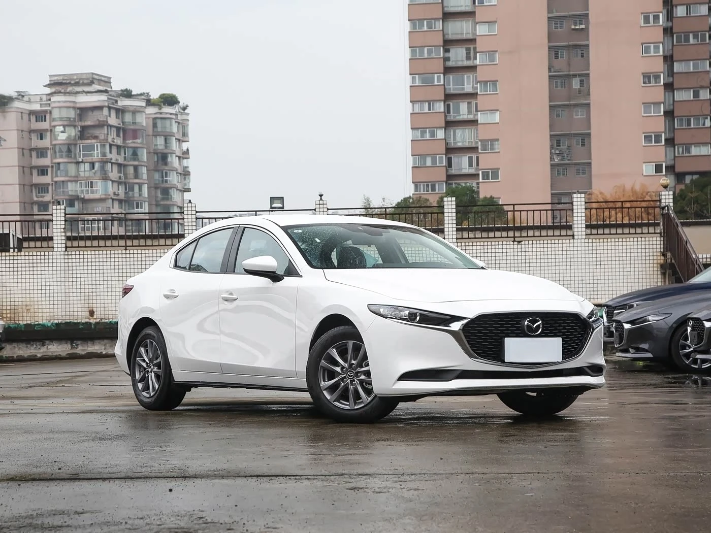 Mazda 3 Axela FWD газовый седан для водителей-энтузиастов ранее принадлежавший гибридной автоматической коробке передач кожаные сиденья камера заднего вида