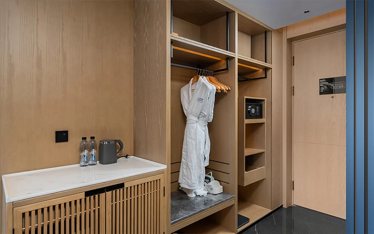 Custom Hilton Hotel Furniture 3-Star Custom MDF/Plywood Bedroom Furniture for Hotels and Apartments