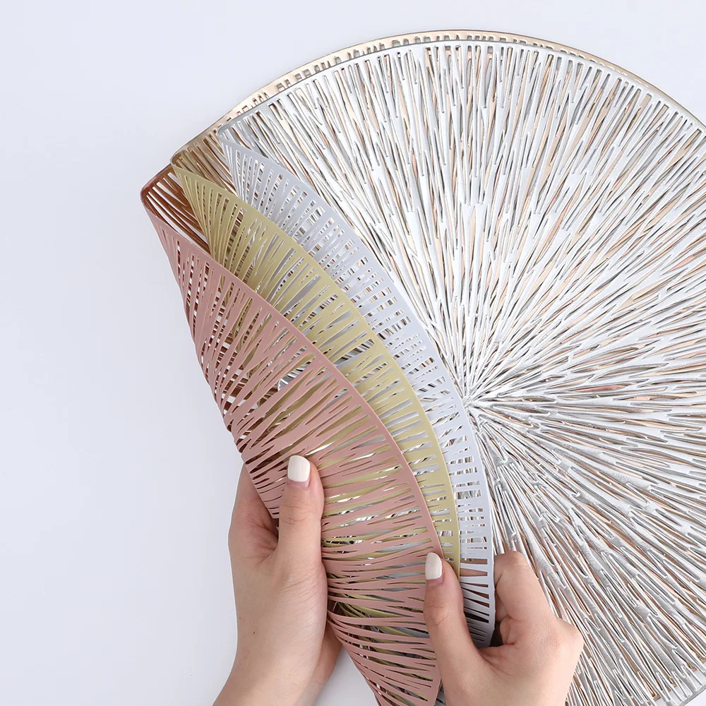 2023 Popular Wholesale gold wedding sunflower seed PVC round washable rattan placemats for dining table