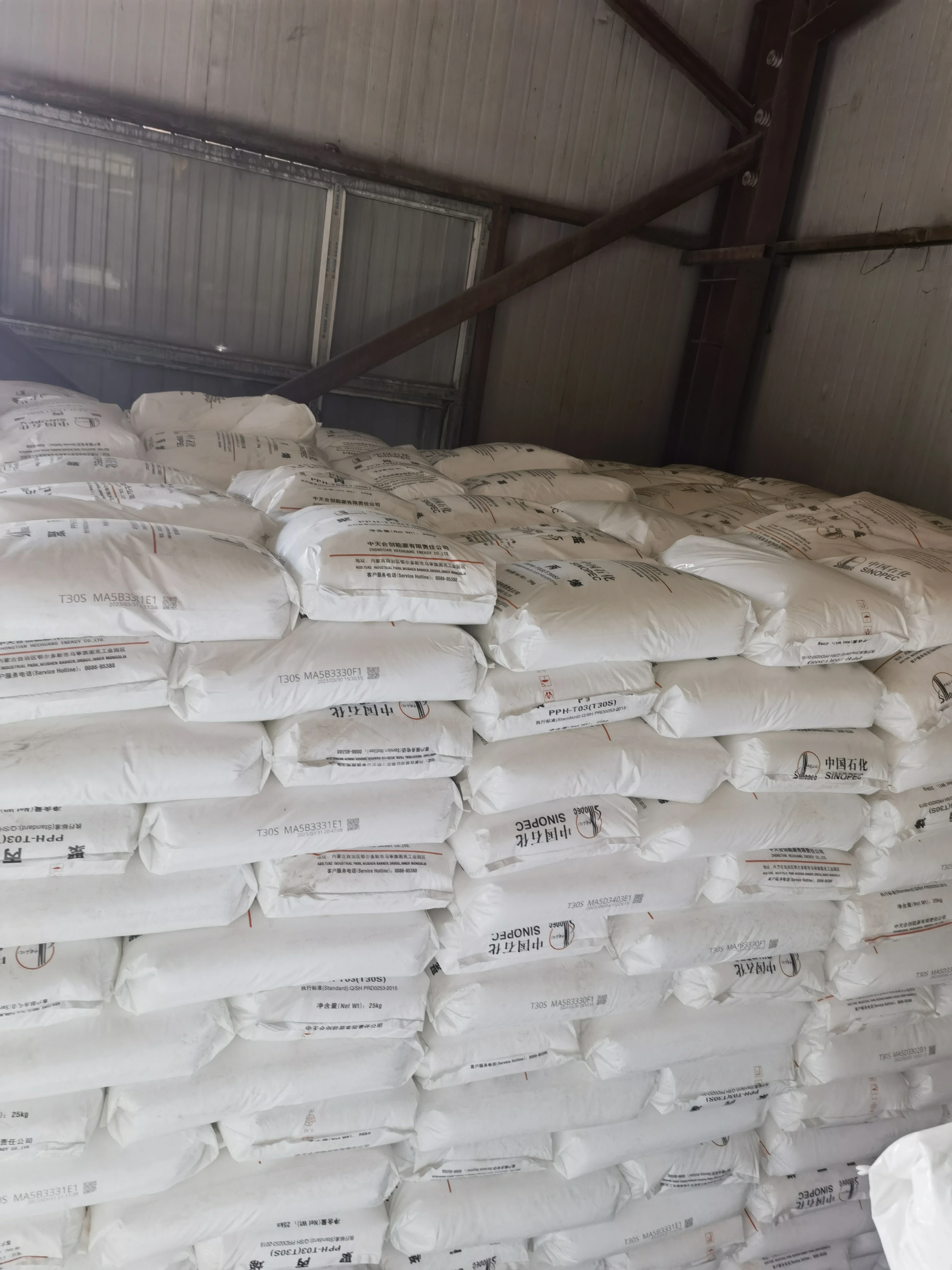 Широко используется общий класс 100% первичных пластиковых частиц HDPE сырья для автомобильной промышленности и т.