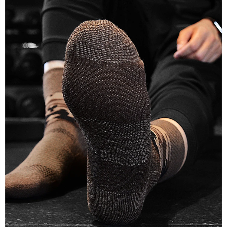 OEM Custom Unisex Camouflage Crew Sports Socks Men Athletic Outdoor Terry Socks  Green Merino Socks