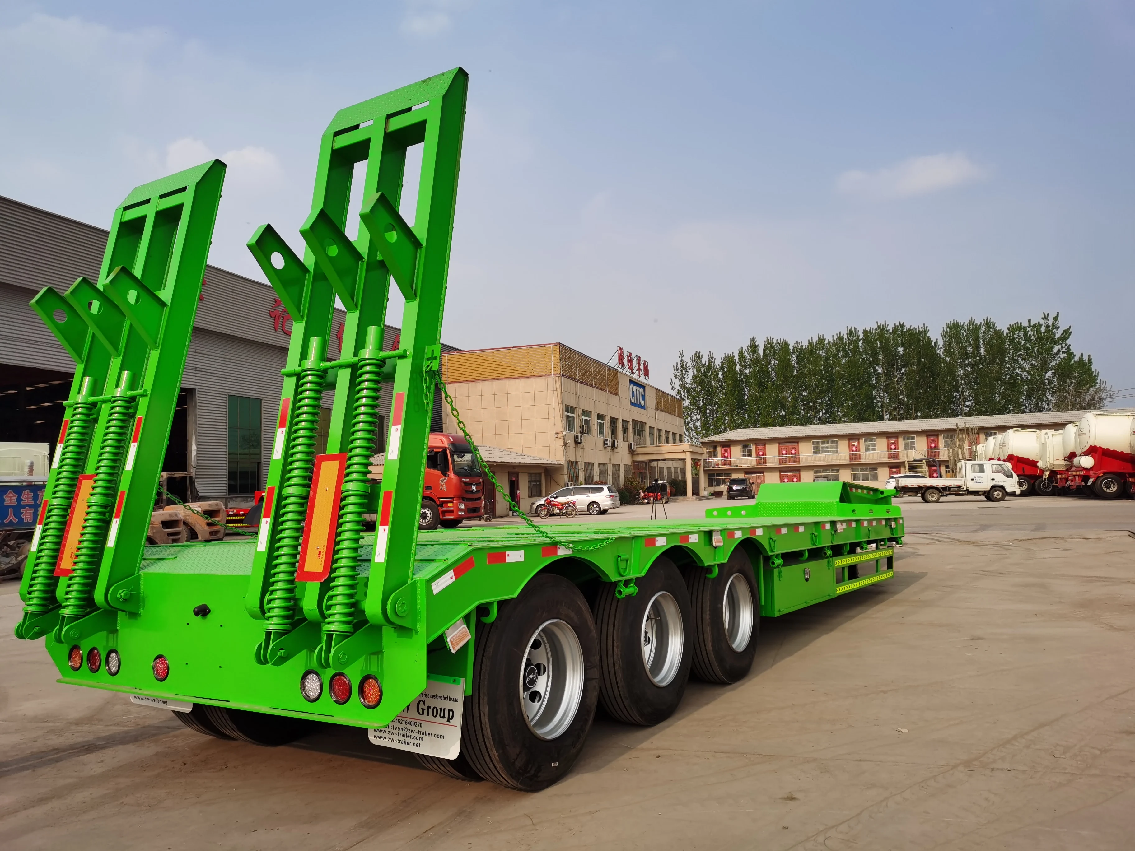 CIMC 4 Axles Lowbed Transport Trailer Customized Lowboy Truck Gooseneck Semi Trailer with cheap price