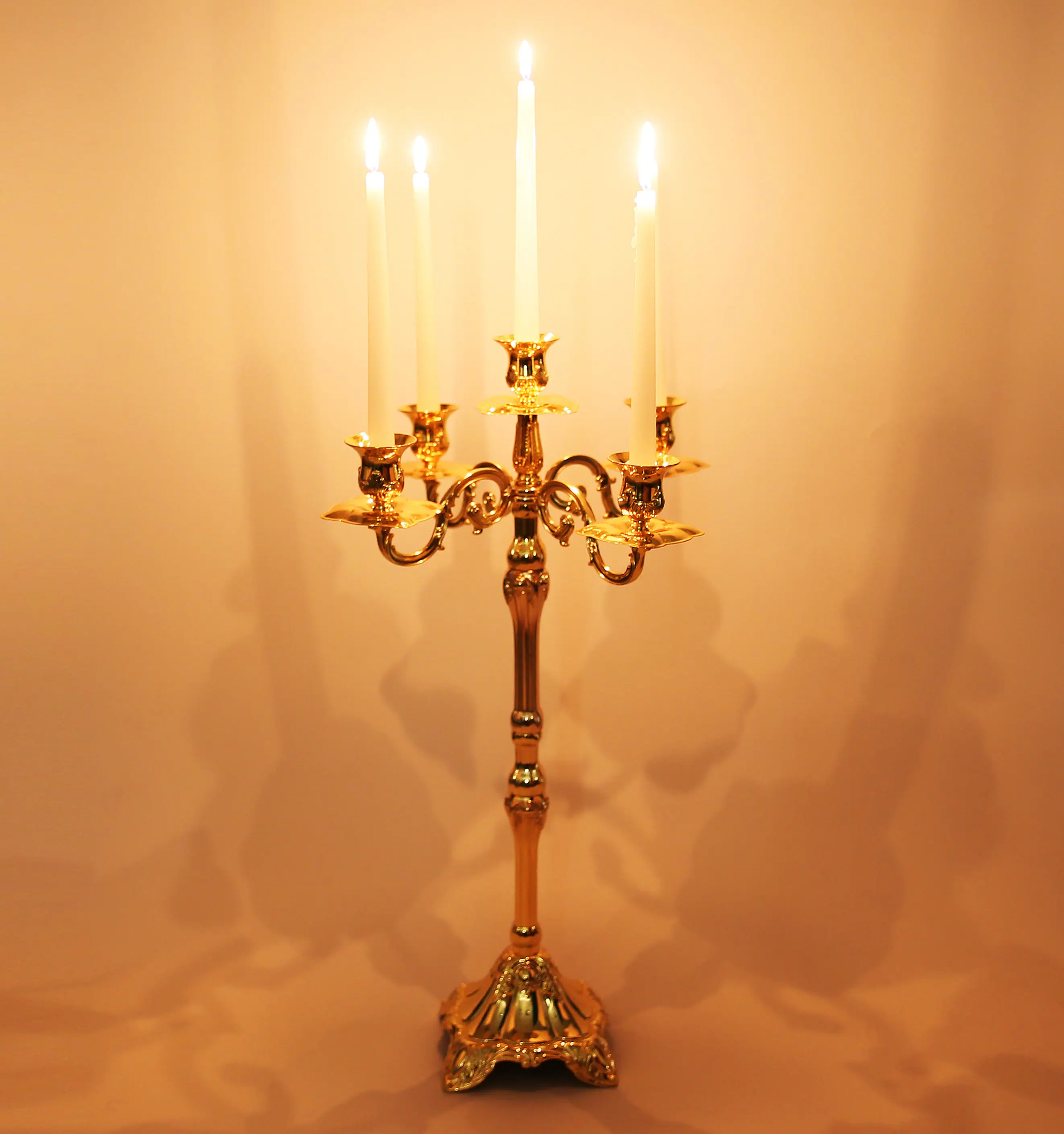 Metal 5-arm-candelabra brass candlestick European retro creative candles holder romantic metal gold tabletop candelabra