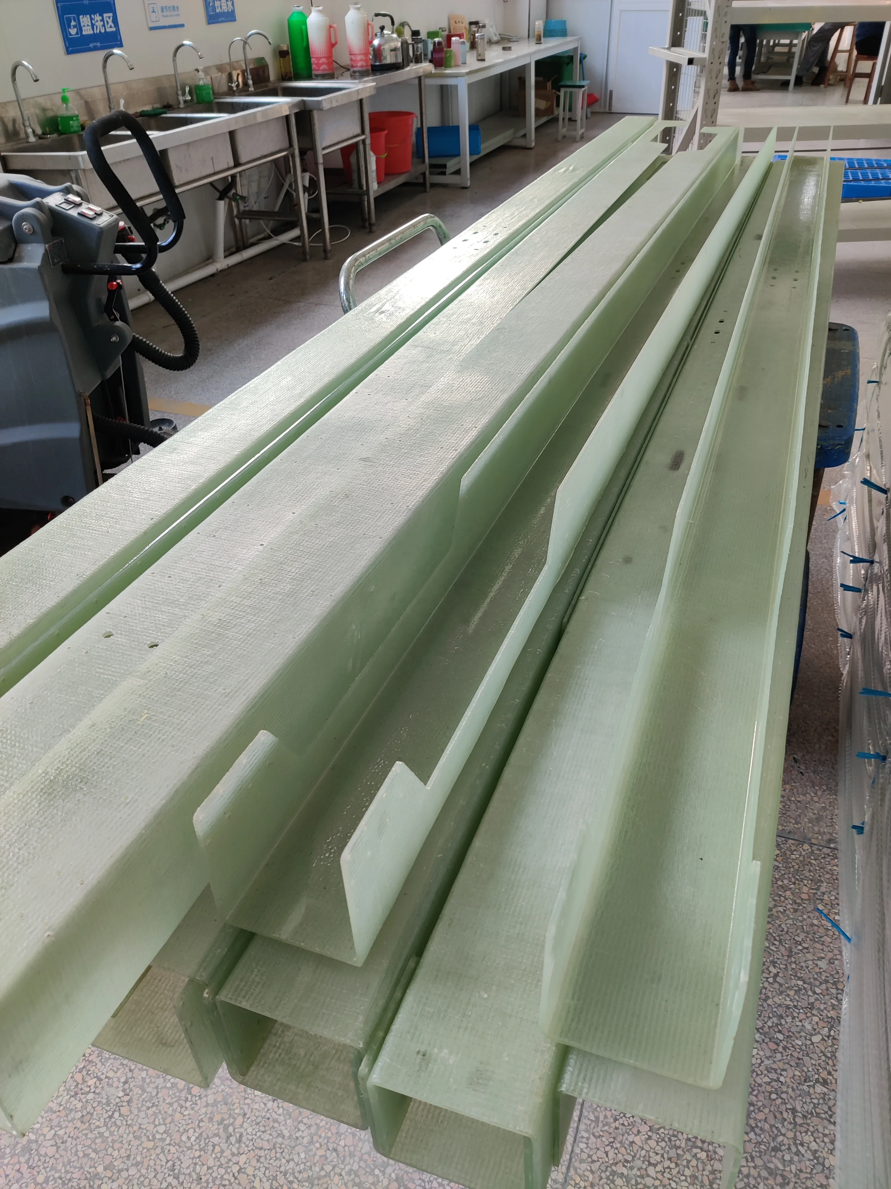 Factory custom FRP antenna housing customized fiber glass Hand Lay antenna radome