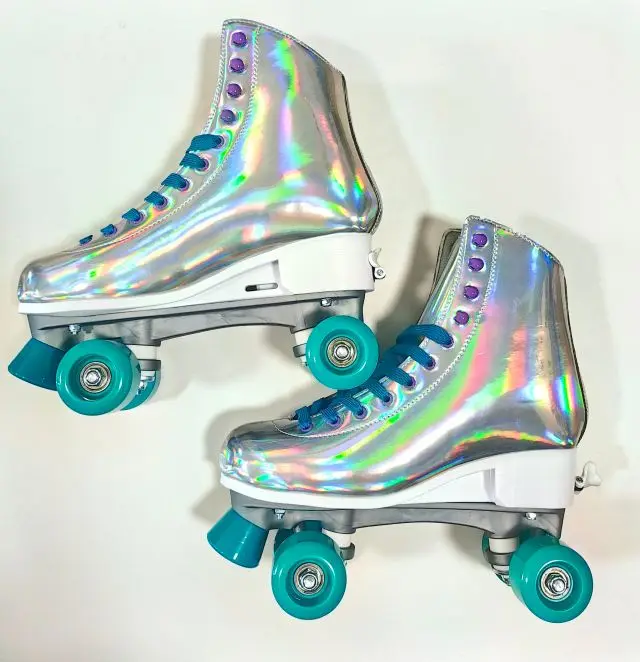 Unisex Adult Four-Wheel Roller Inline Skates Adjustable Double Row with Colorful Flashing Wheels for All Skate Enthusiasts