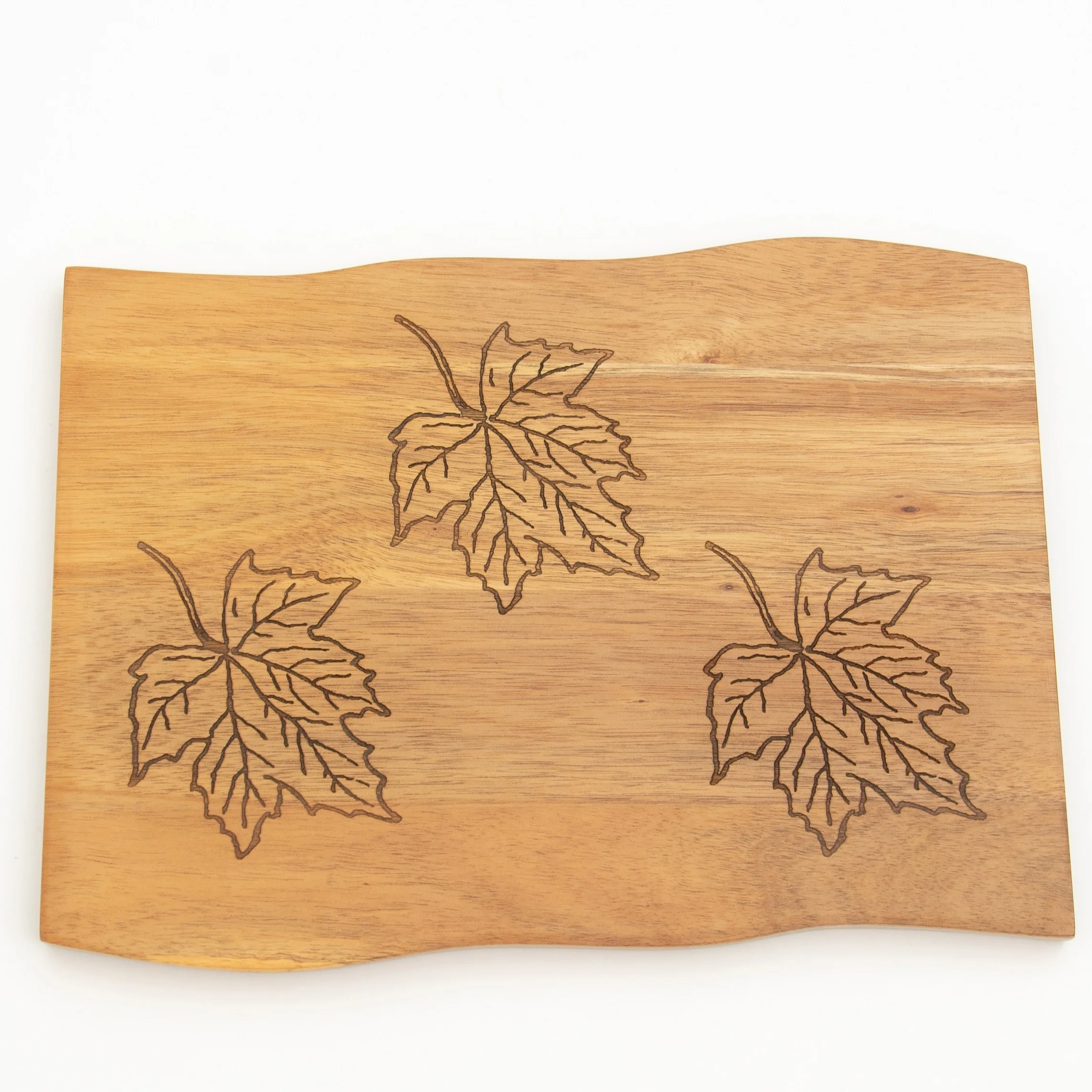 Long Lifetime Easy To Clean Heavy Duty Leaf Shape Carving  Cutting Board With Grooves