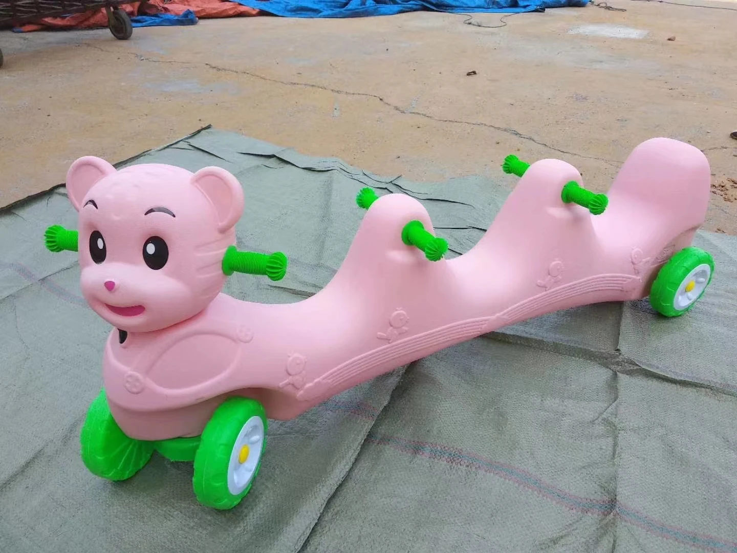 Hot Sale Factory Supplier Bear Shape Baby Plastic Ride On Toy With Four Wheels