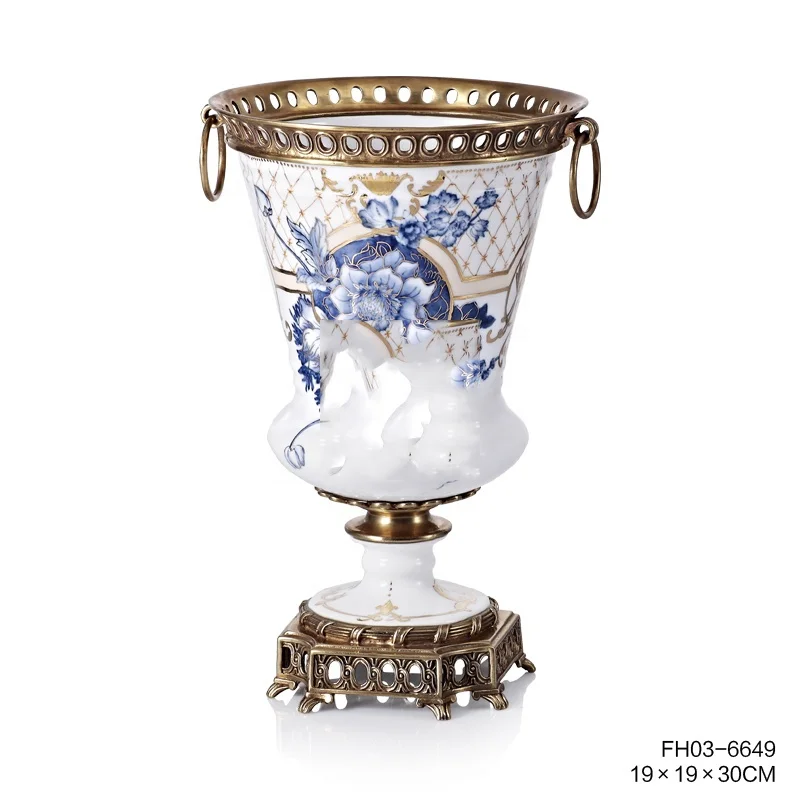 Handmade blue and white home decoration porcelain vases and ceramic vase with hand drawing pattern