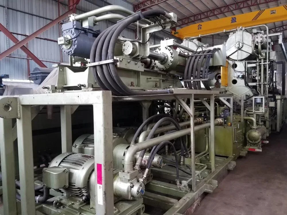 Outdoor Big Garbage Can Plastic Injection Moulding Machine 3000T Waste Bin Making Machine / can make 30L 50L 100L 120L  240L