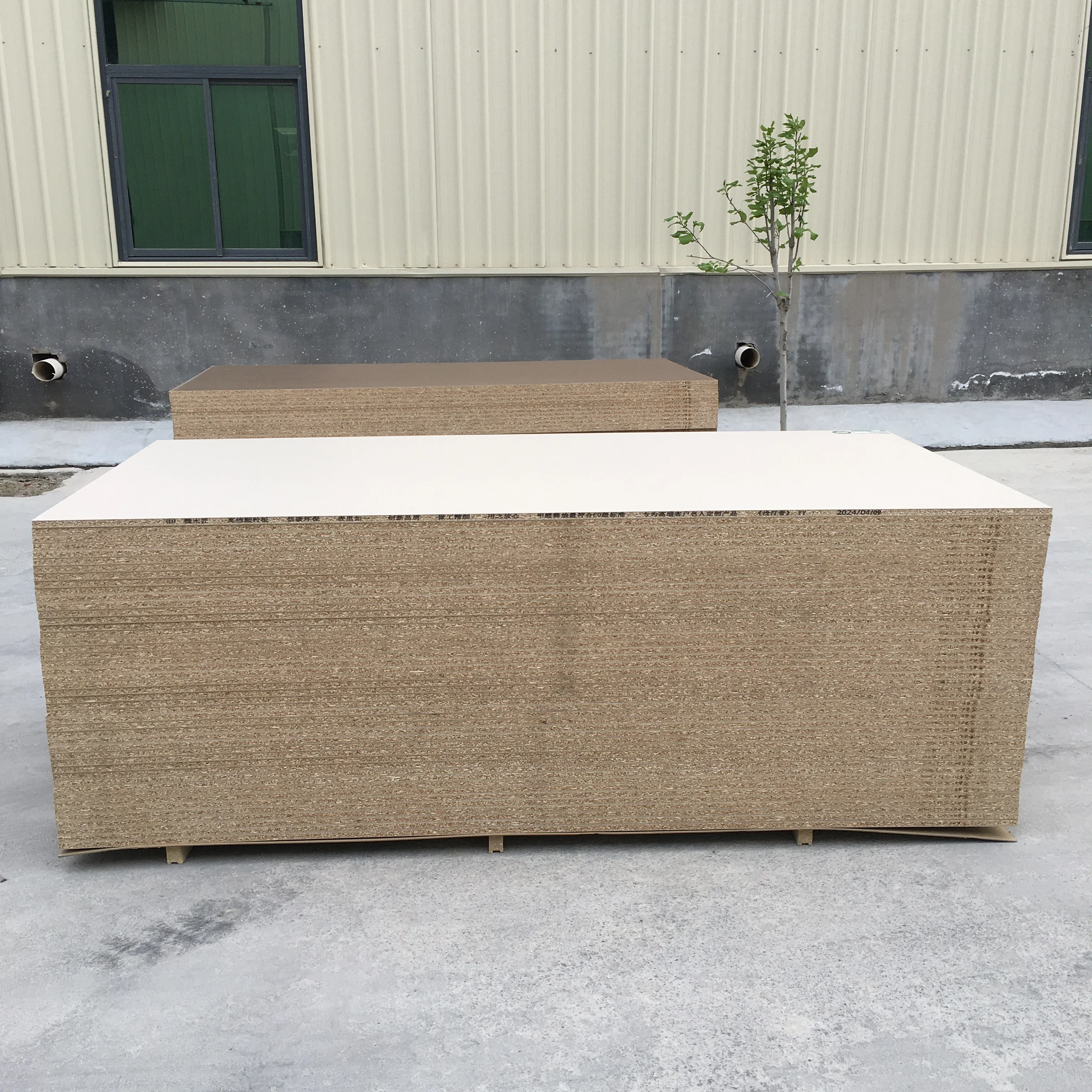 E0 E1 Factory sale Melamine Chipboard/Particle board/Flakeboard Good quality chipboard for home decoration