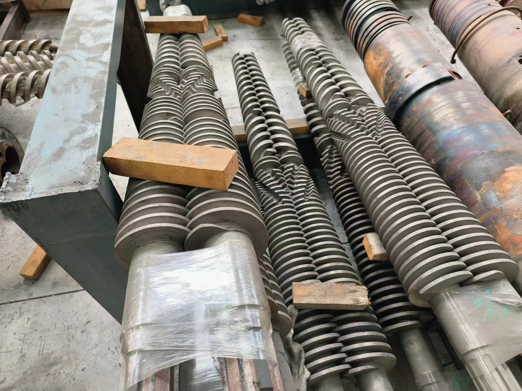 Manufacturer of conical/parallel twin screws