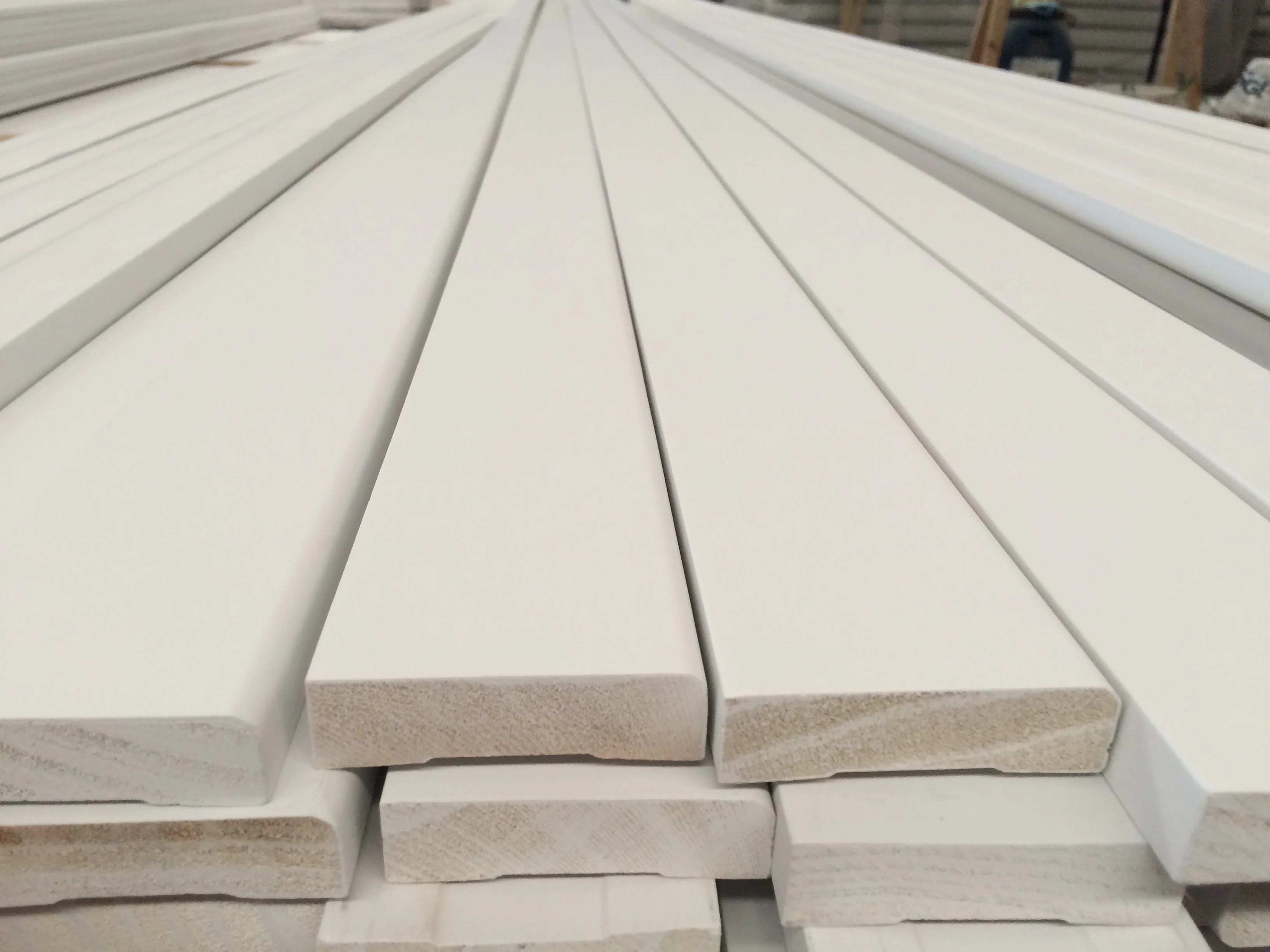 Primed Pine Bull Nose Pencil Round Baseboard Moulding