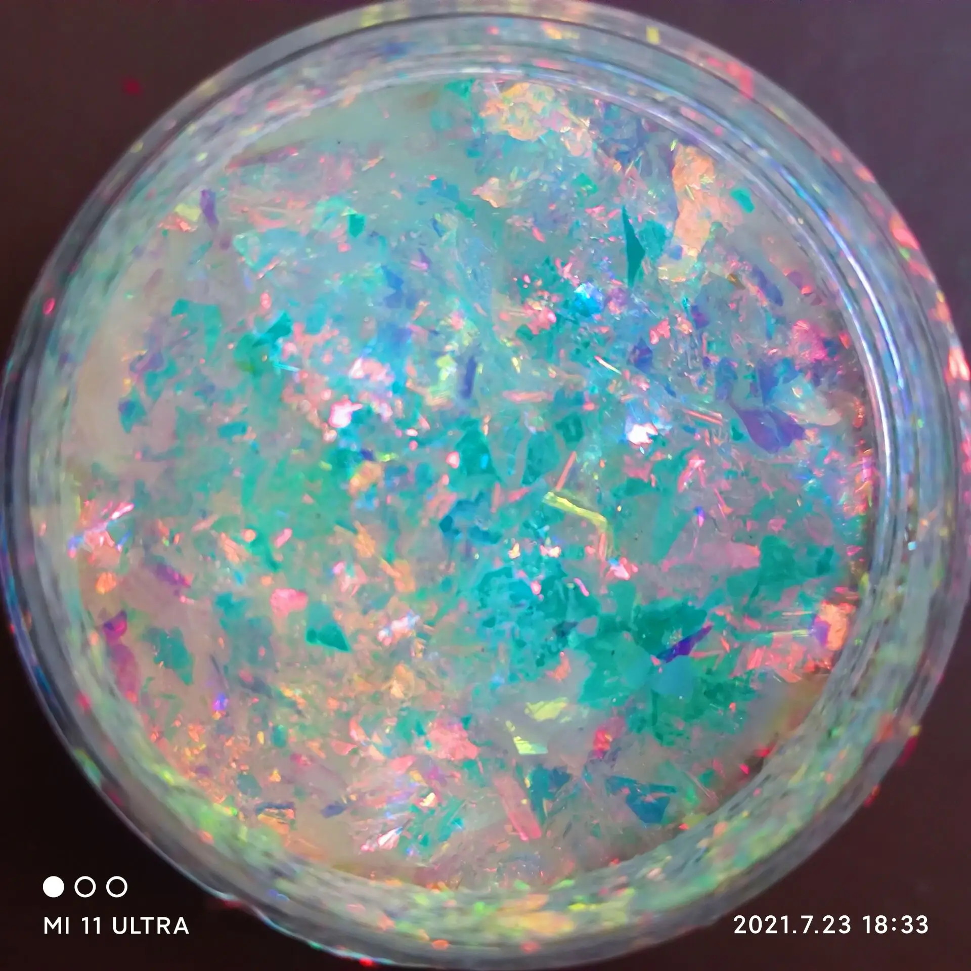 Wholesale iridescent  multi chrome chameleon eyeshadow flakes various colors