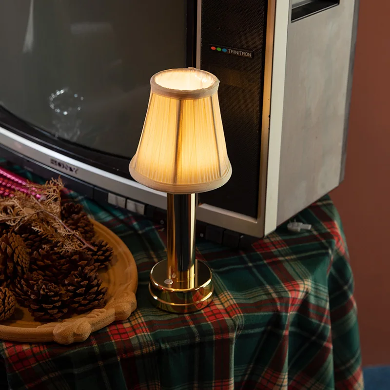 Factory Wholesale Restaurant Cafe Portable USB rechargeable cloth lampshade cordless table lamp night light