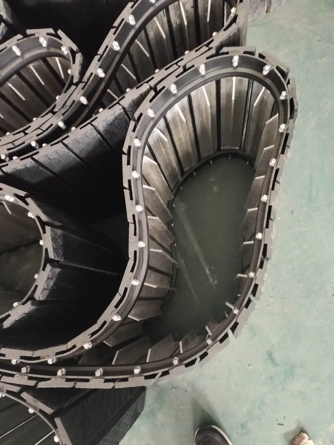 Wholesales Commercial gym equipment Curved Treadmill Self Power Treadmills