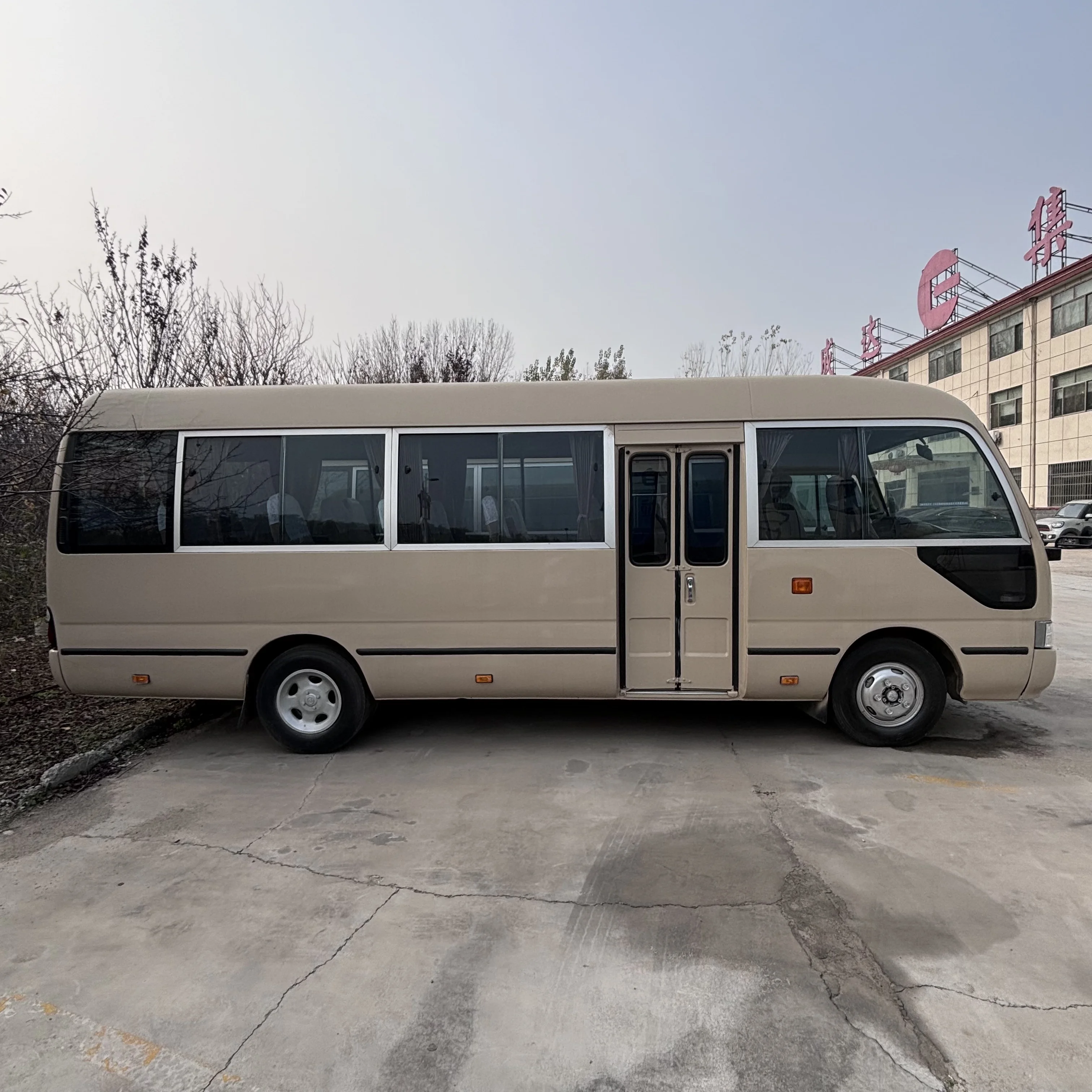 LHD Used Toyota Coaster 30 Seater Bus For Sale in good condition