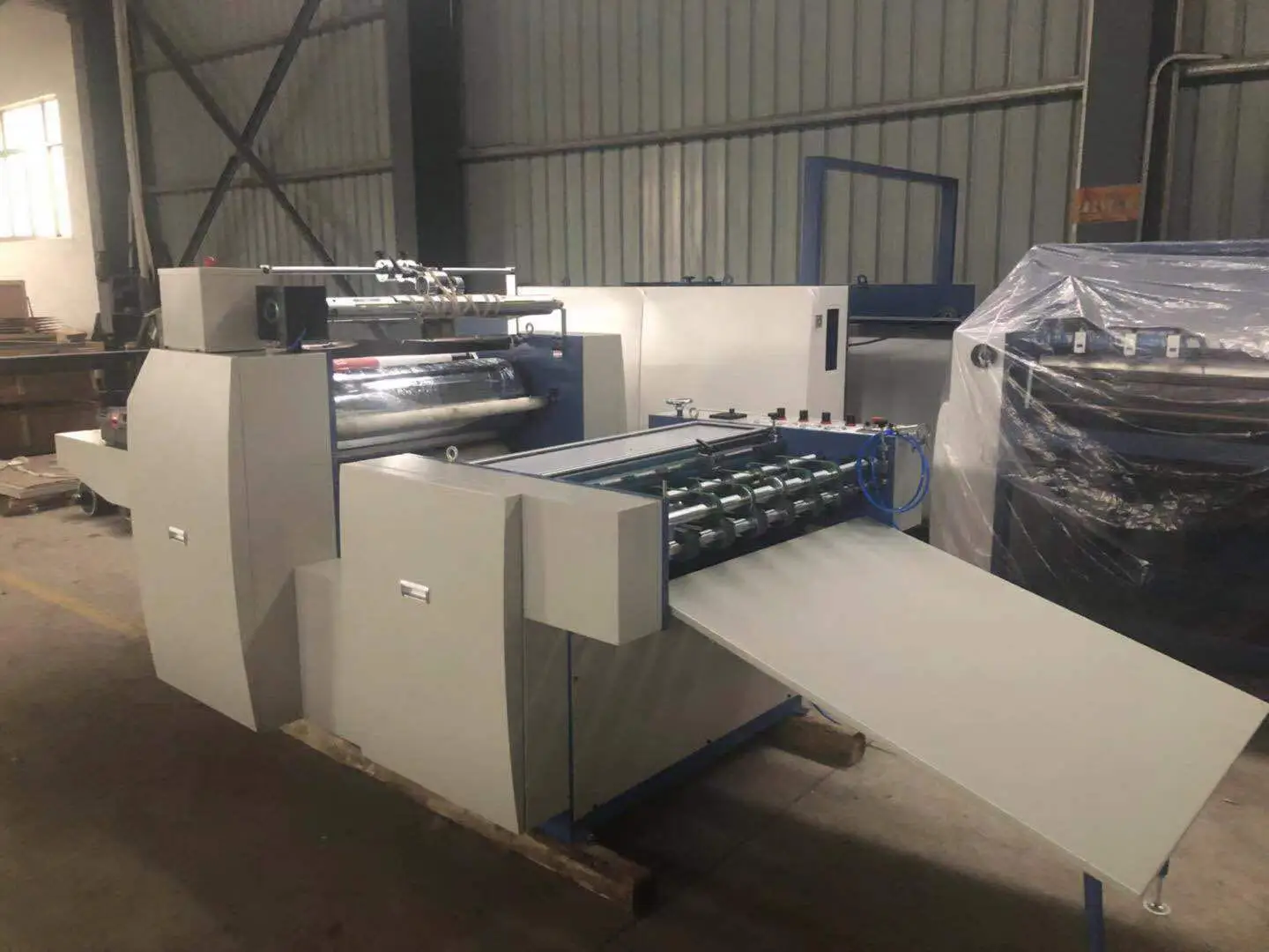 Factory high quality semi automatic thermal dry film laminator machine for paper sheets auto cut