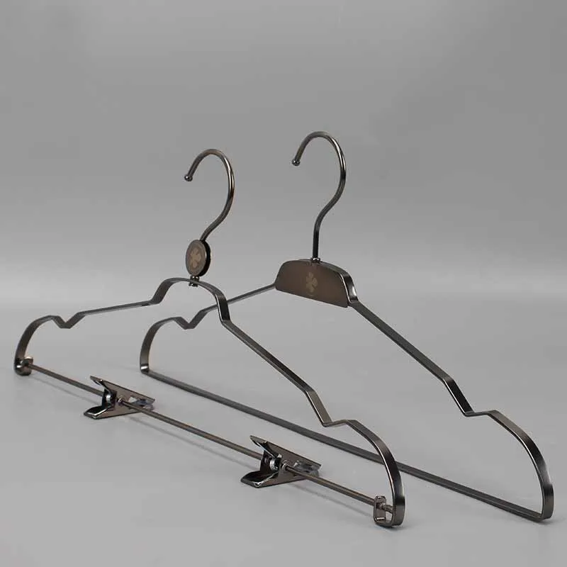 Metal Clothes Hangers Wholesale Iron Clothes Hanging Rack with Clips Heavy Duty Clothes Storage Hangers