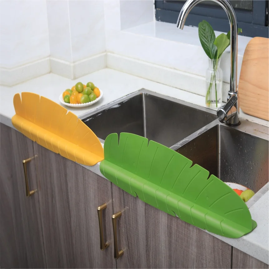 New Household Kitchen Leaf Shape Sink Wash Fruit Dish Silicone Water Splash Guard Water Baffle with Suction Cup