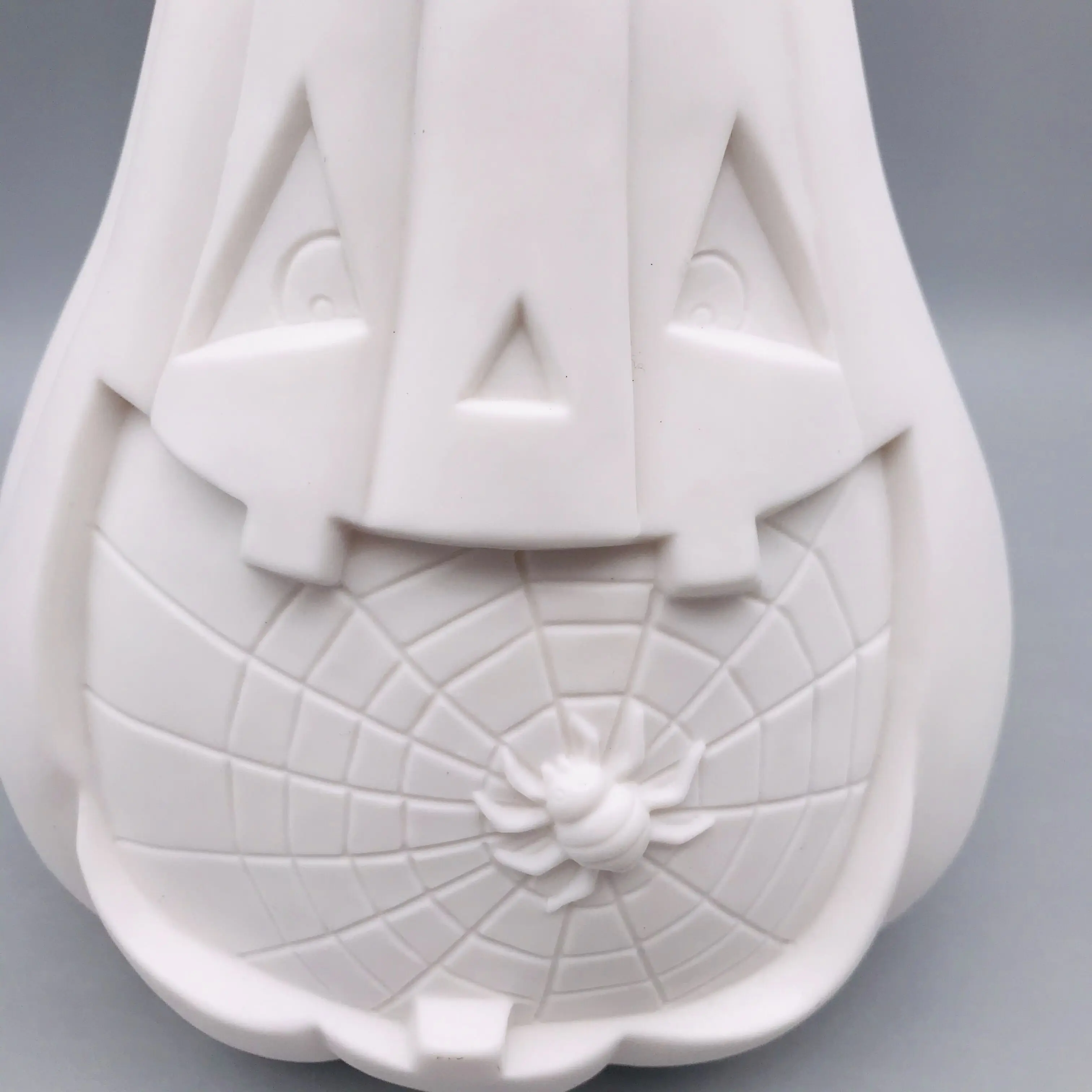 Lowest price Halloween white ceramic spider decor pumpkin LED