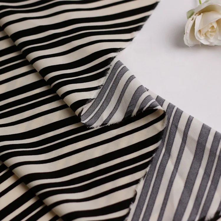 Yunda High quality woven digital print beautiful flower stripe design satin silk crepe fabric for women dress