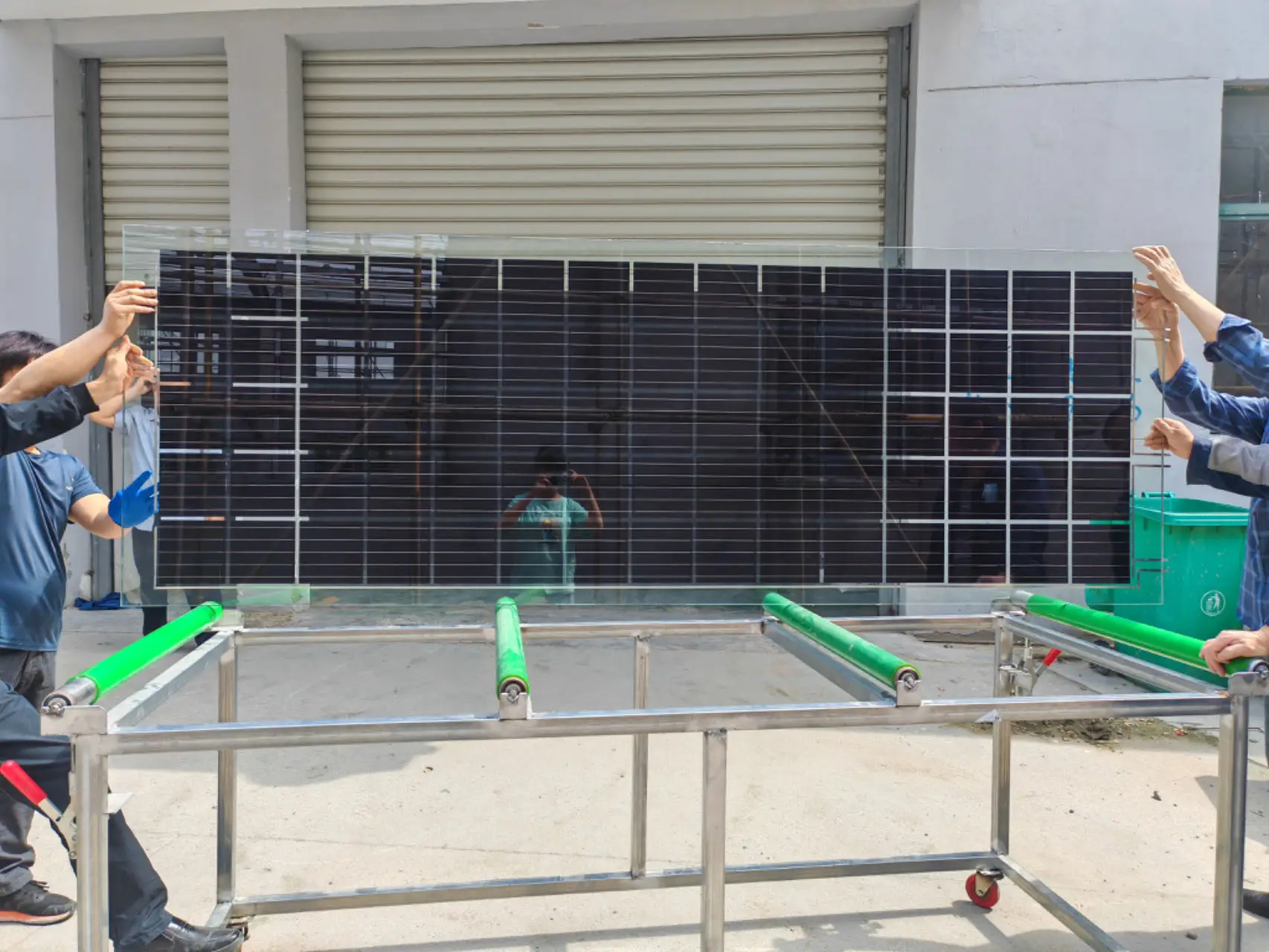 Customized 1155*1000*8+8mm PM 120W BIPV Solar PV floor in customized color