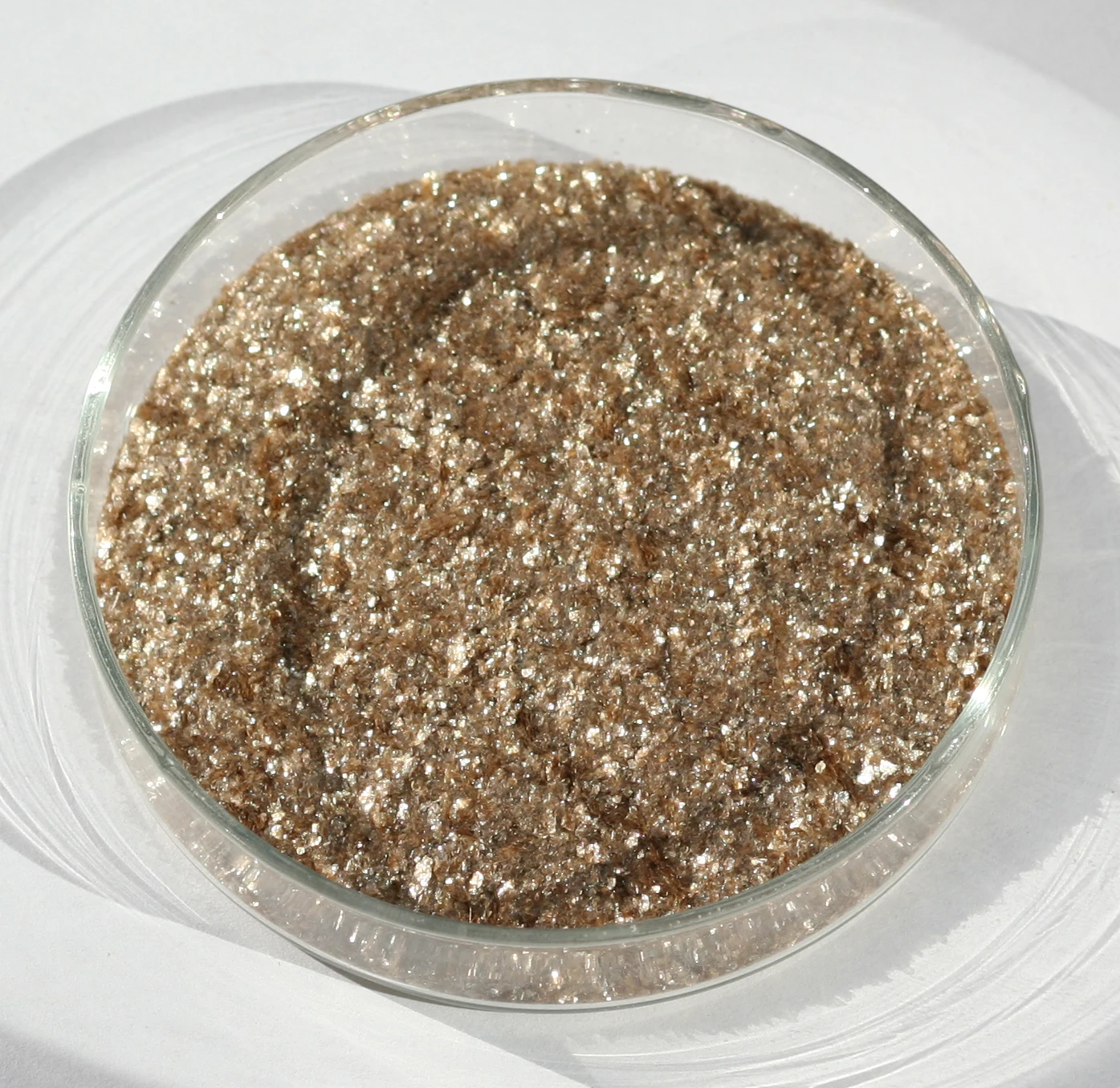 China phlogopite calcined golden mica flakes price